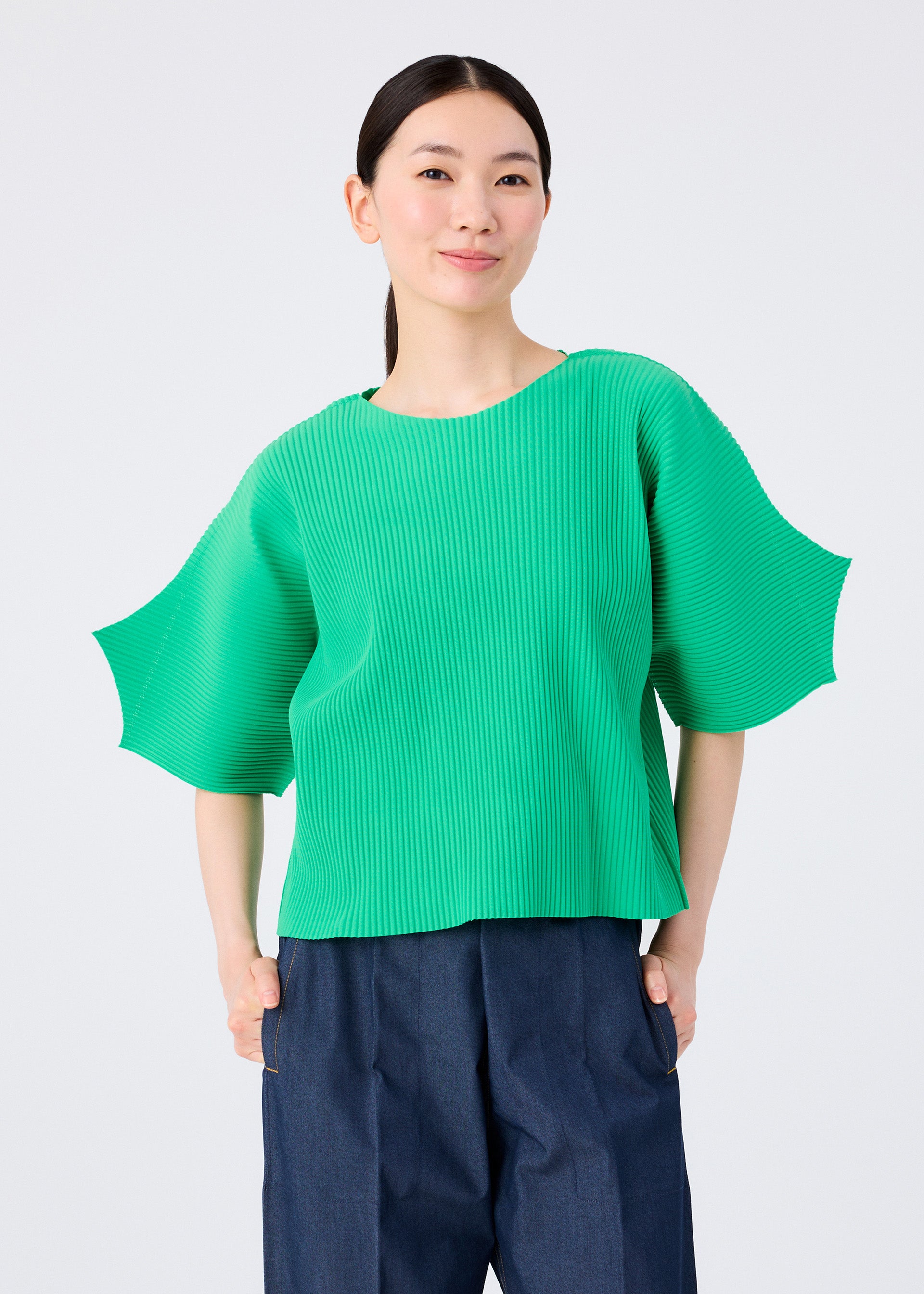 ウィメンズ／トップス – Page 2 – isseymiyake.com