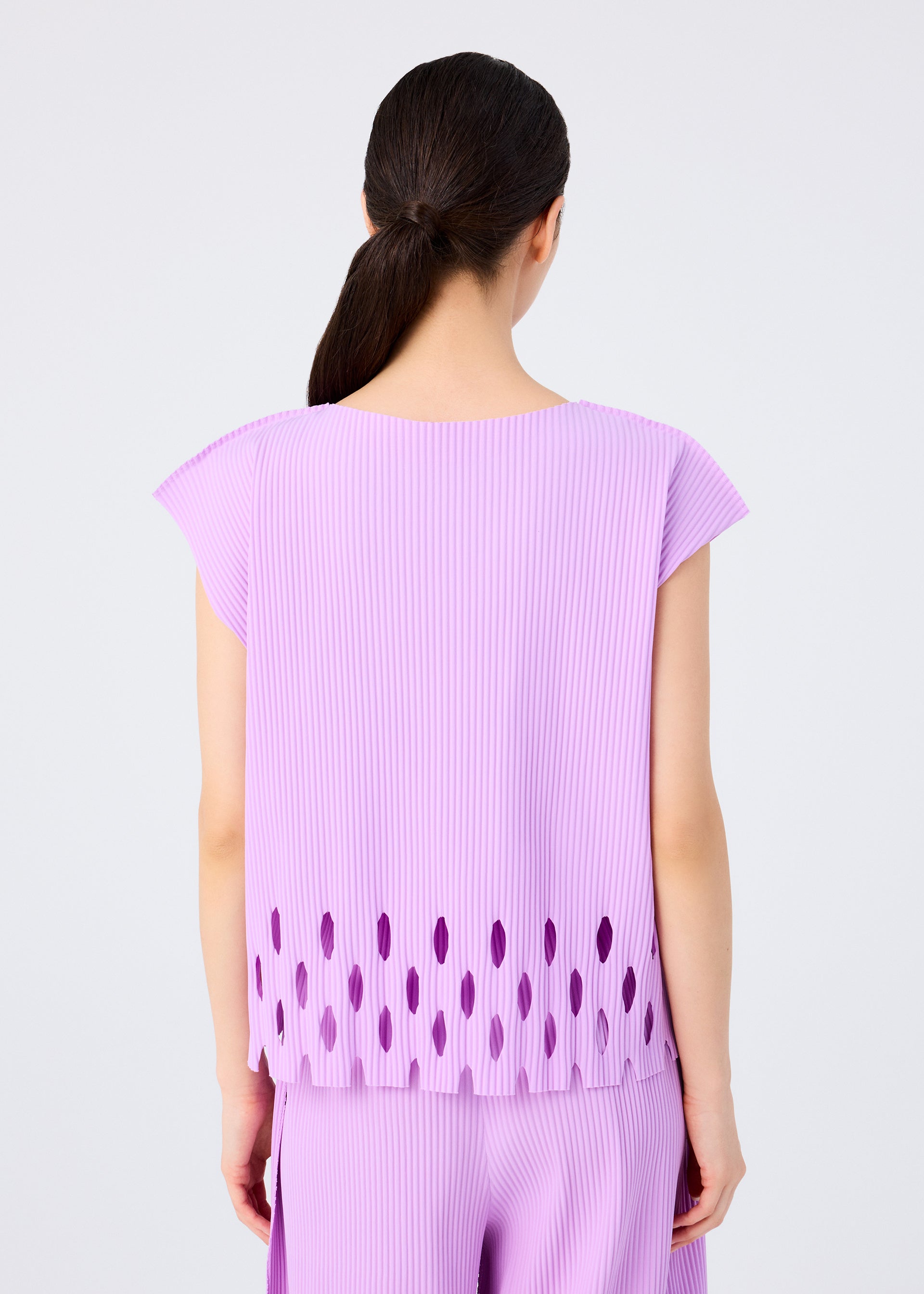 APERTURE PLEATS – isseymiyake.com