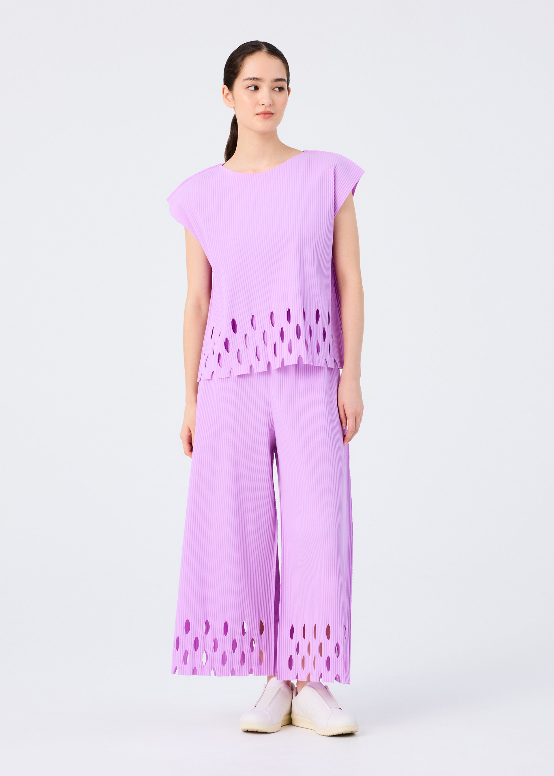 me isseymiyake シワ加工　タンクトップ　ビスチェ　ピンク　チェック ISSEY MIYAKE / イッセイミヤケ より16SSのシワ加工シャツをご紹介