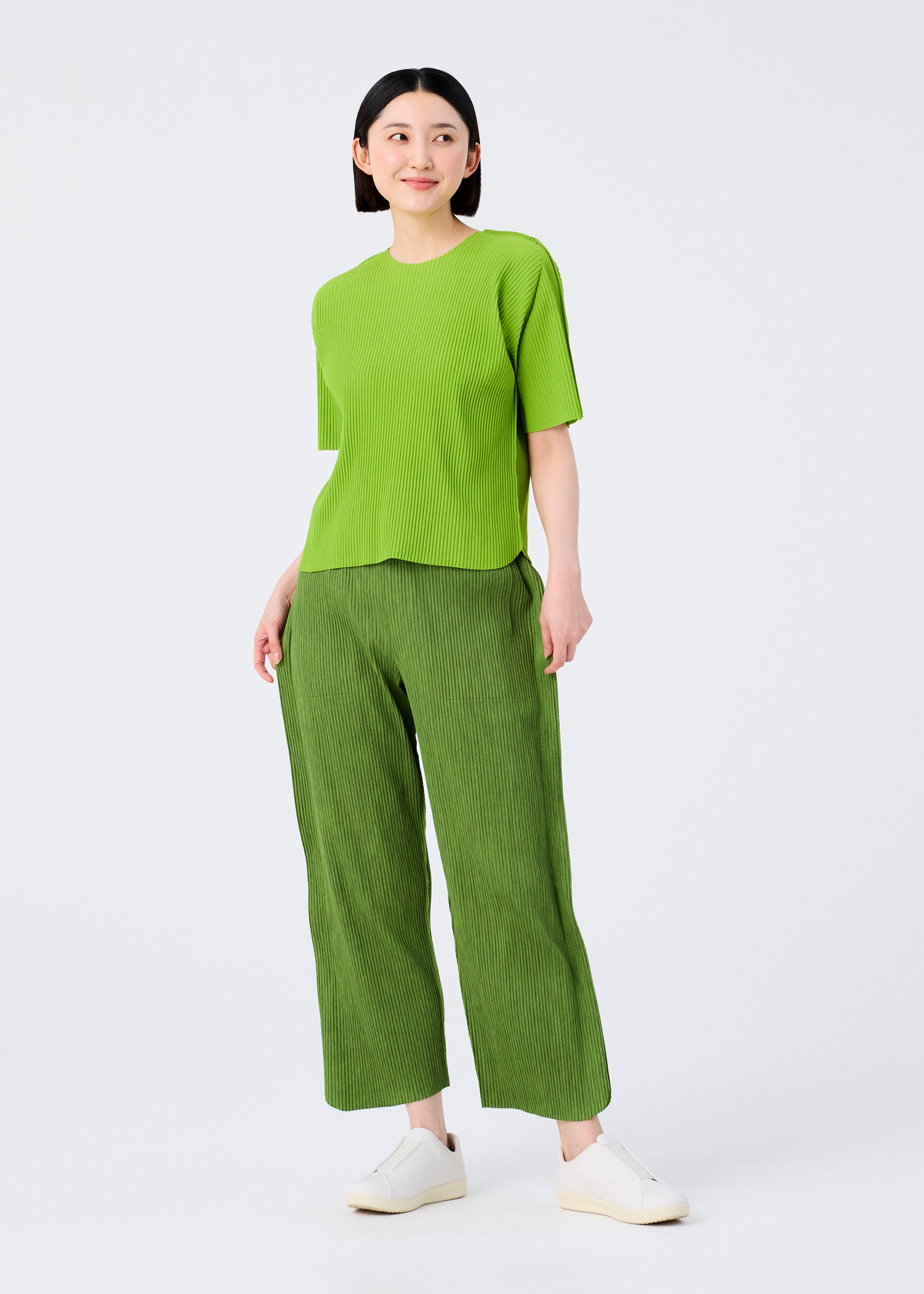 ROUND PLEATS – isseymiyake.com
