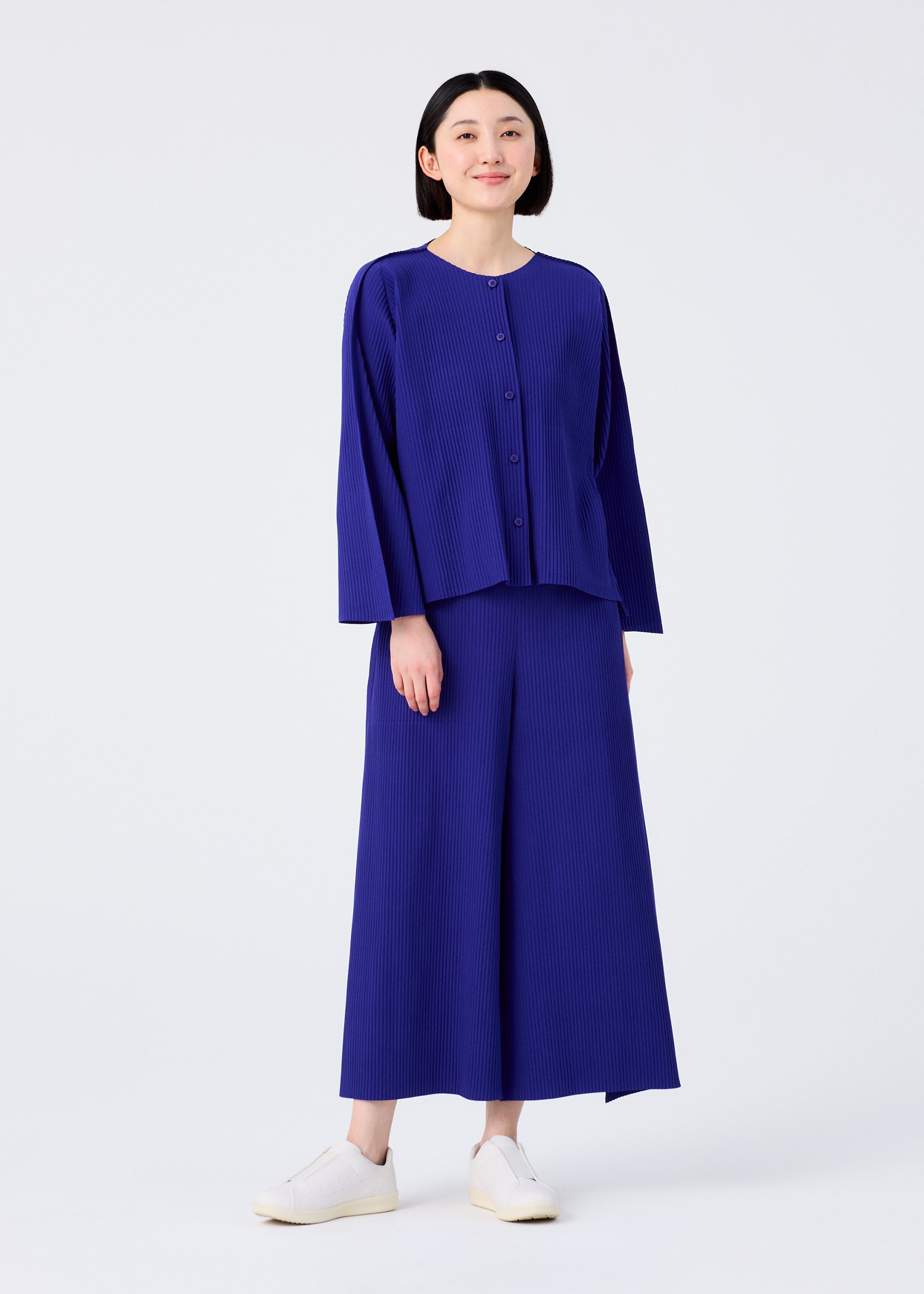 FLARE PLEATS – isseymiyake.com
