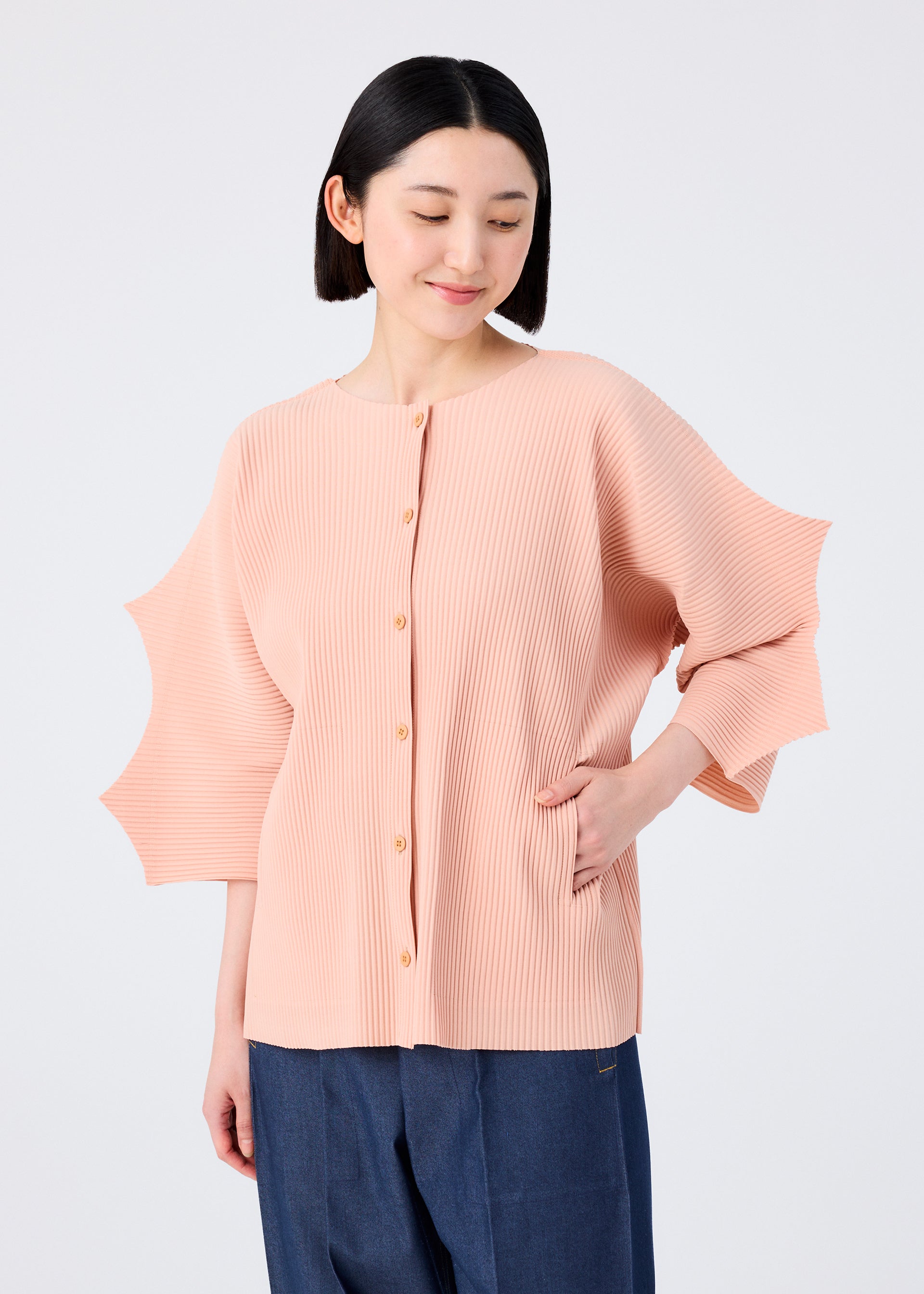 me ISSEY MIYAKE カーディガン ジグザグ シャギー プリーツ もこもこ MI23FO943 ポリエステル SHIFTED FUZZY PLEATS Cardigan Off-White – The official ISSEY