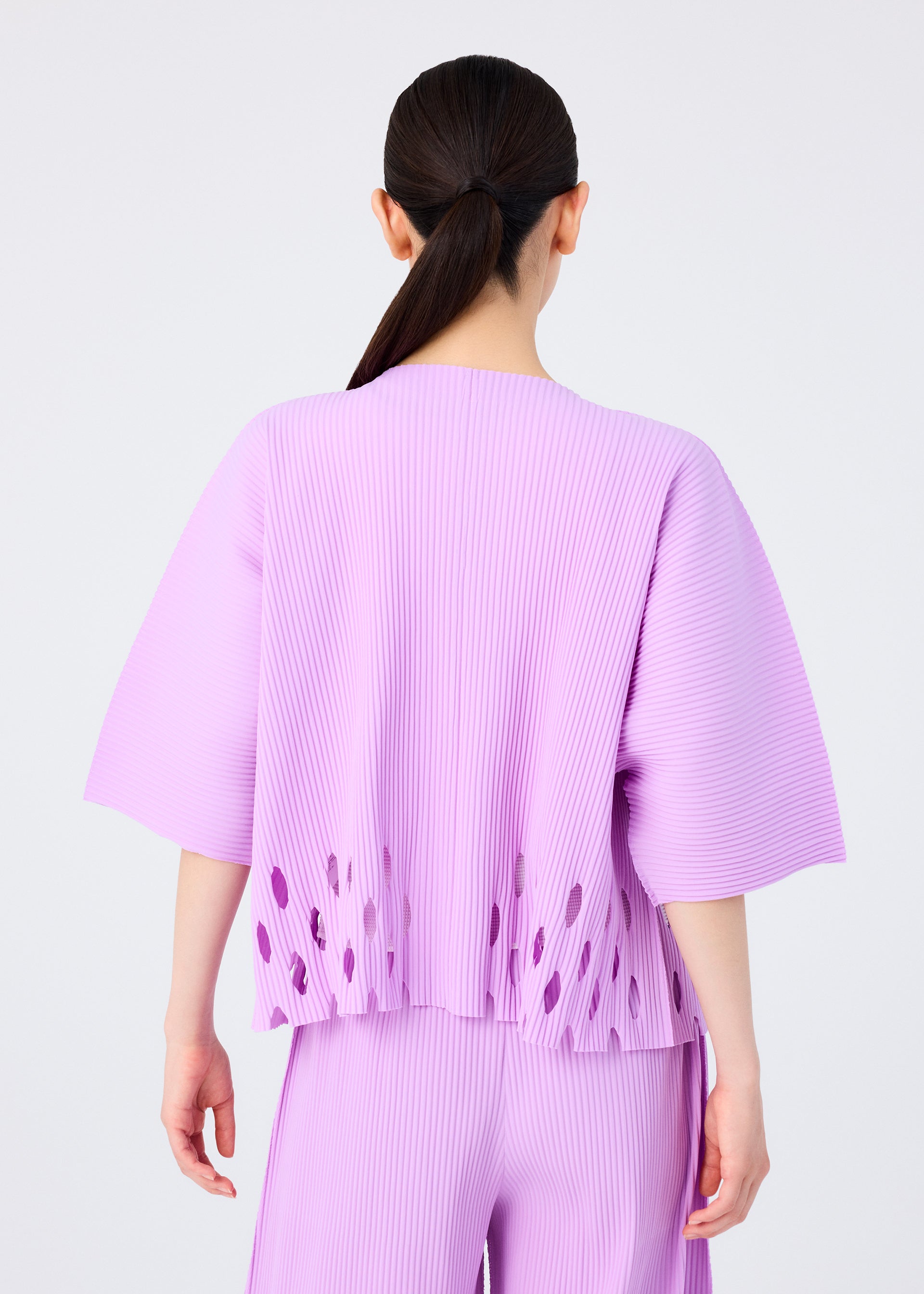 APERTURE PLEATS – isseymiyake.com