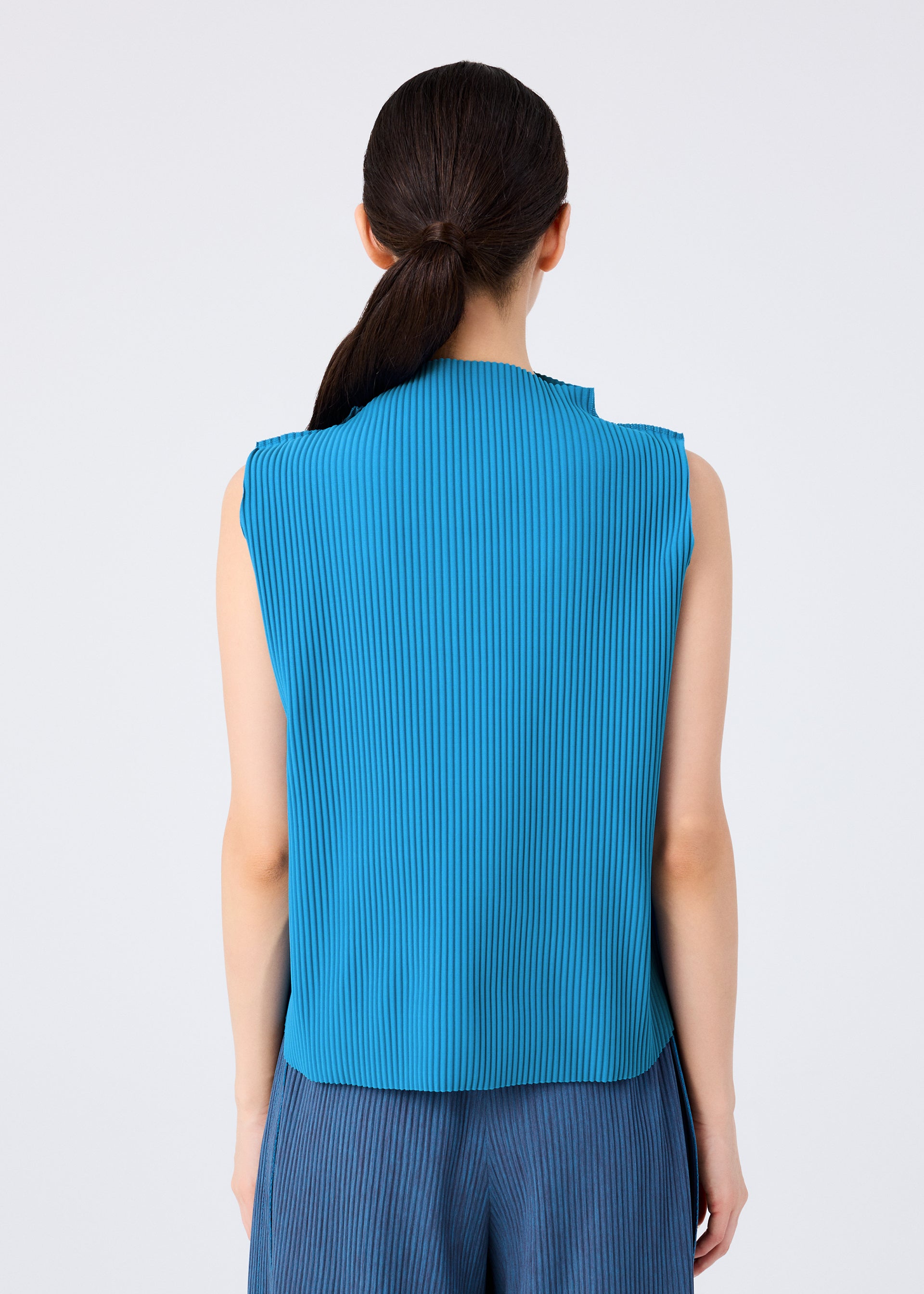 me ISSEY MIYAKE青系チェックノースリーブタンクトップ ROUND PLEATS – isseymiyake.com
