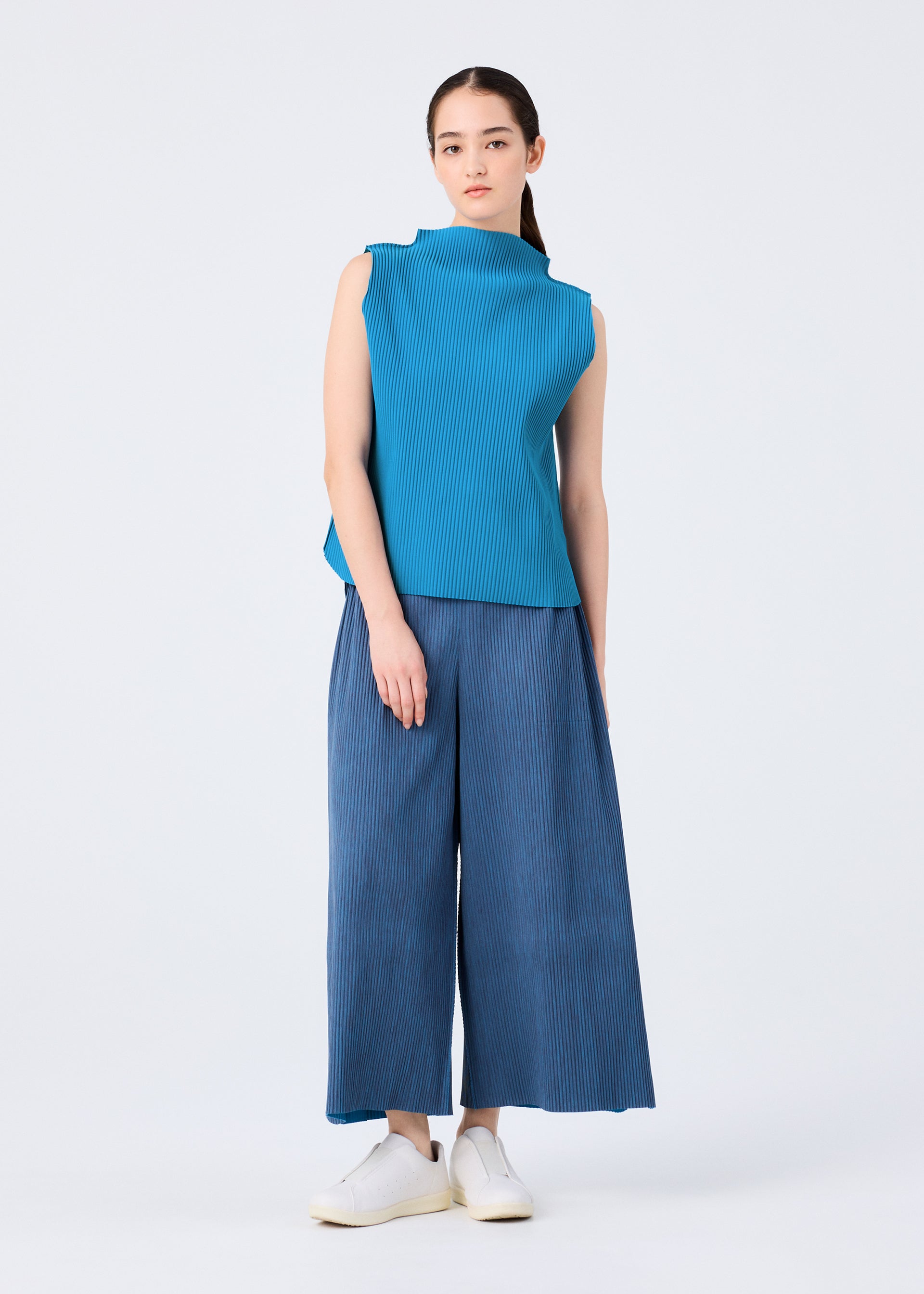 ROUND PLEATS – isseymiyake.com
