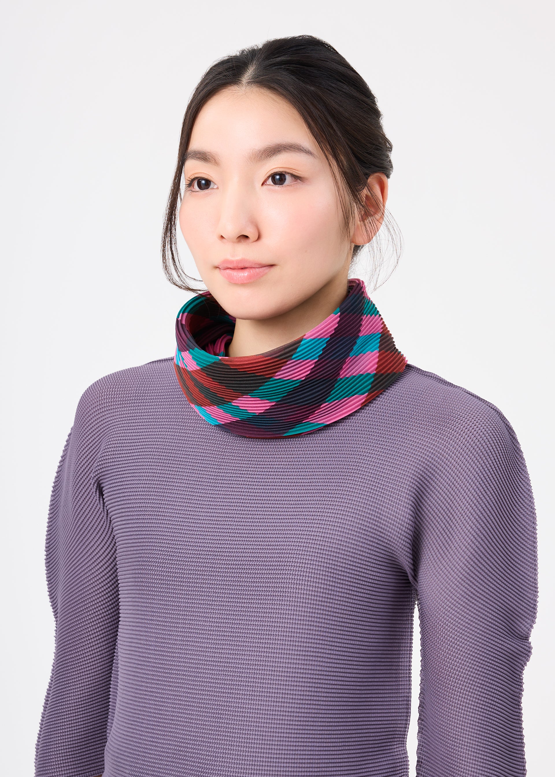 TAPE CHECK PLEATS STOLE – isseymiyake.com