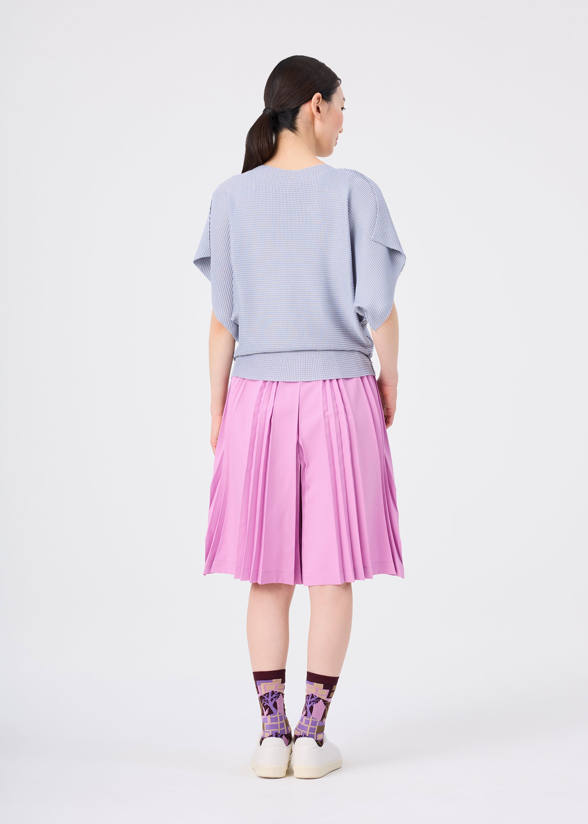 TOWER PLEATS BOTTOM、ウィメンズ_パンツ、着用画像2