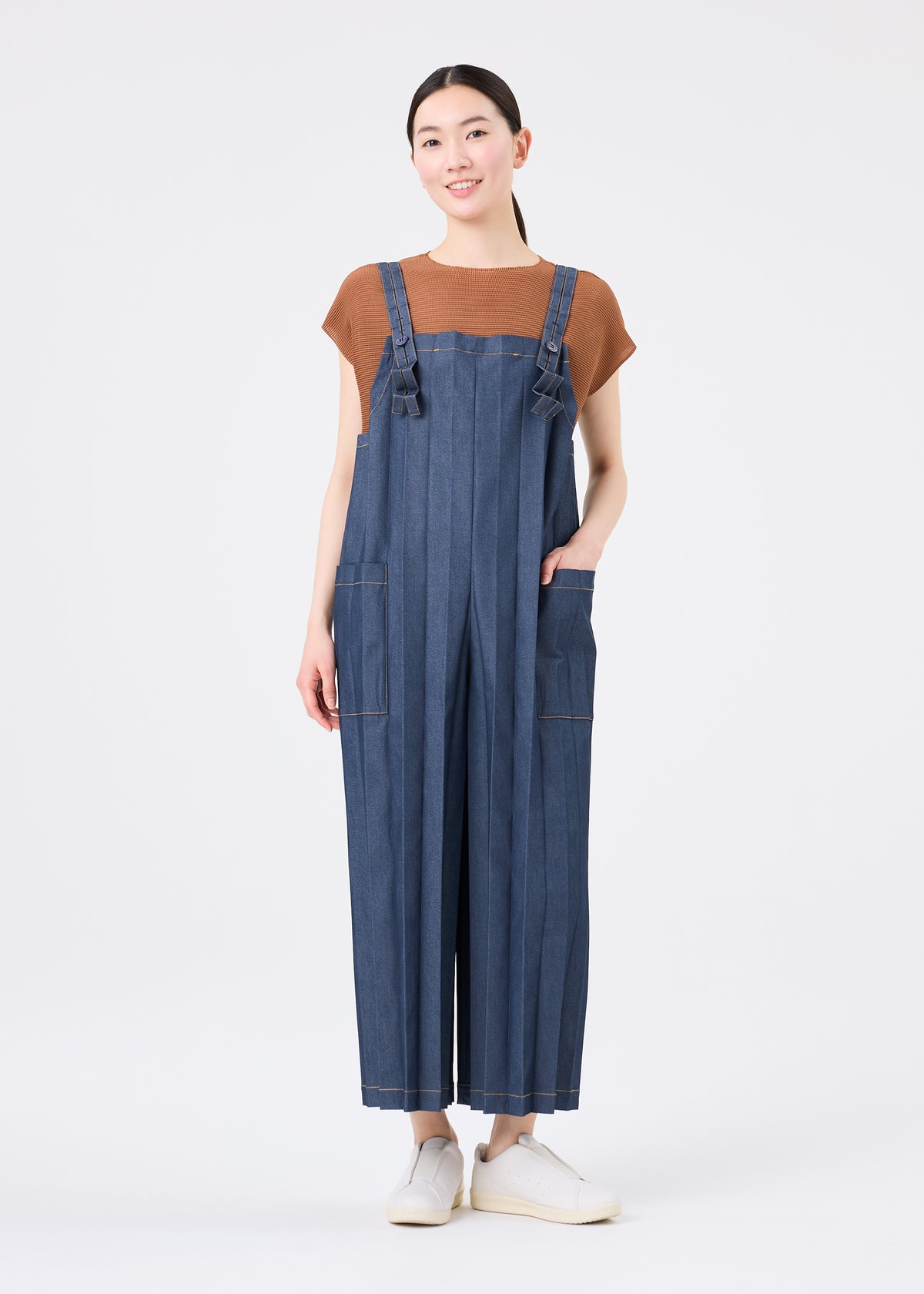 DENIM PLEATS BOTTOM、ウィメンズ_ジャンプスーツ、着用画像1