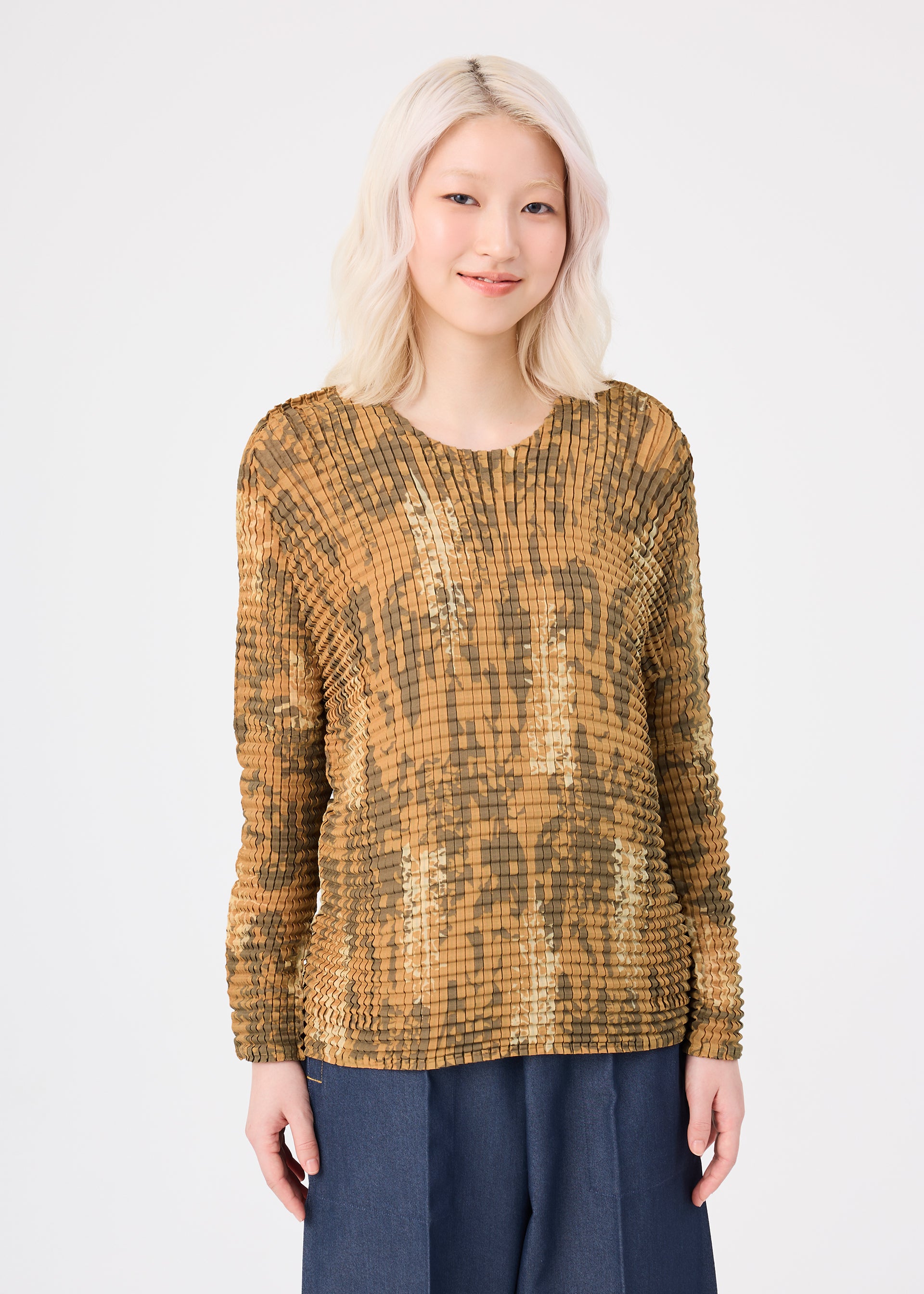 ウィメンズ/トップス – Page 2 – isseymiyake.com ウィメンズ/トップス – Page 2 – isseymiyake.com