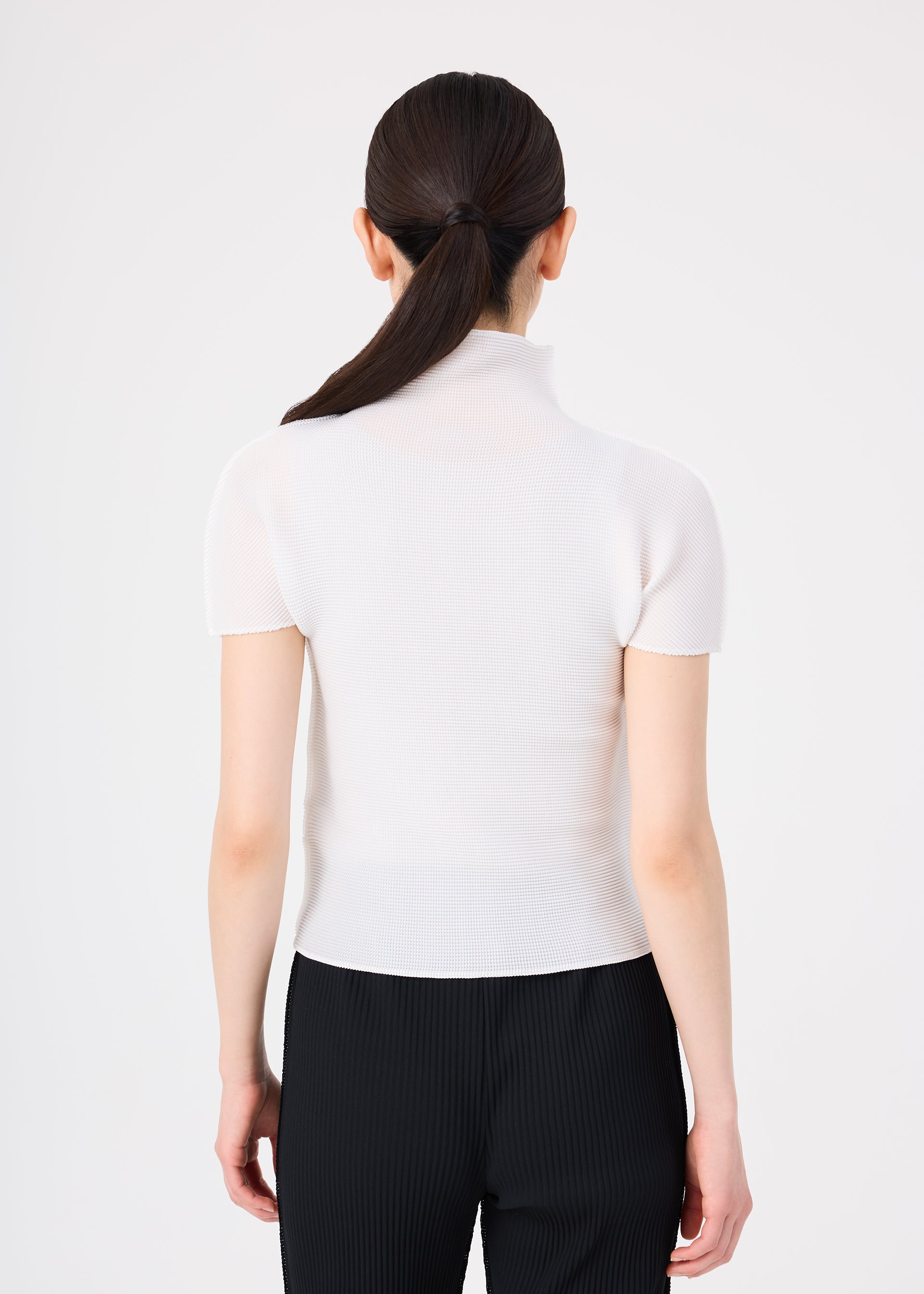 ISSEY MIYAKE STRETCH PLEATS 半袖ハイネックカットソー STRETCH PLEATS – isseymiyake.com