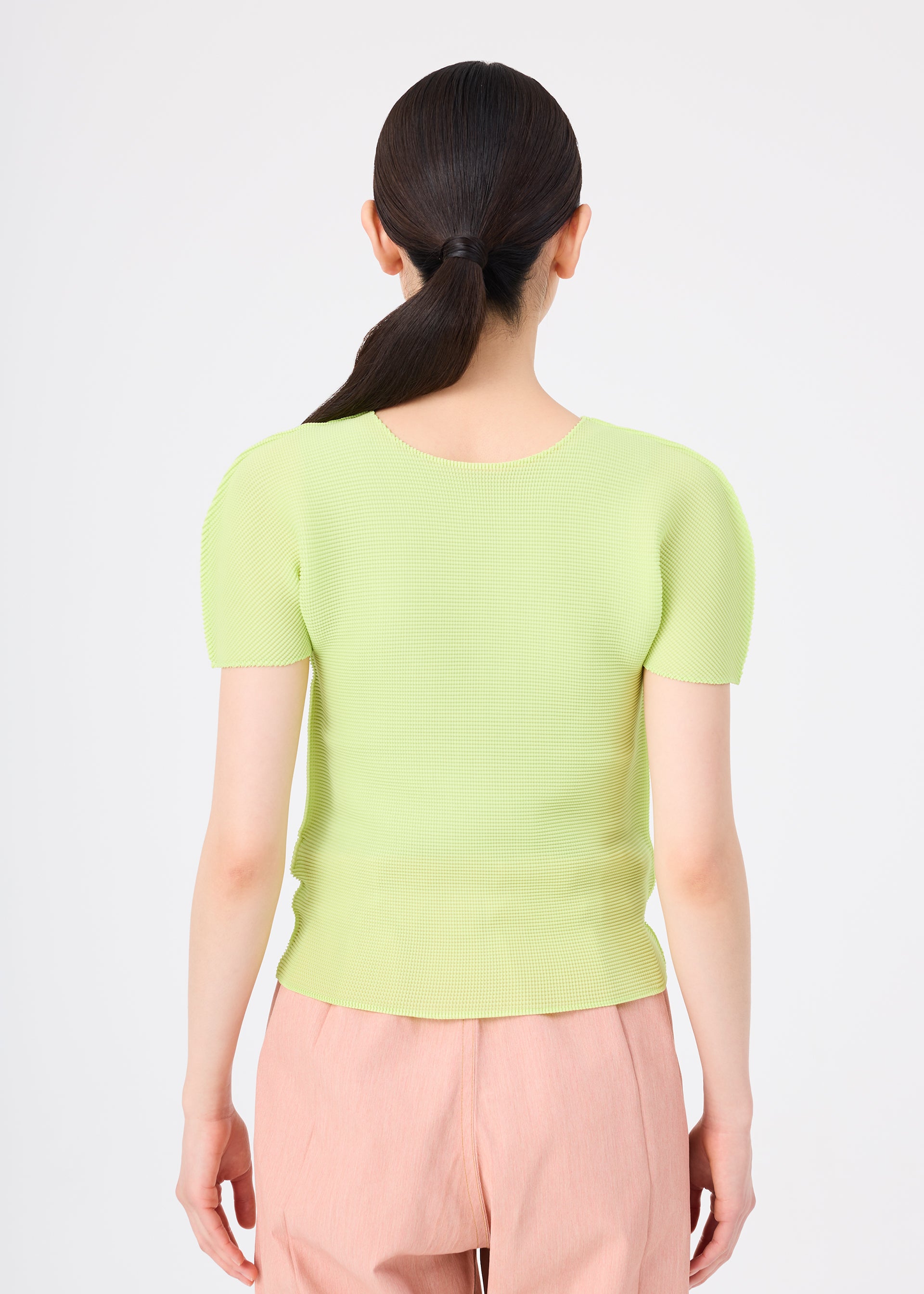 STRETCH PLEATS 1、ウィメンズ_トップス_トップ、着用画像2