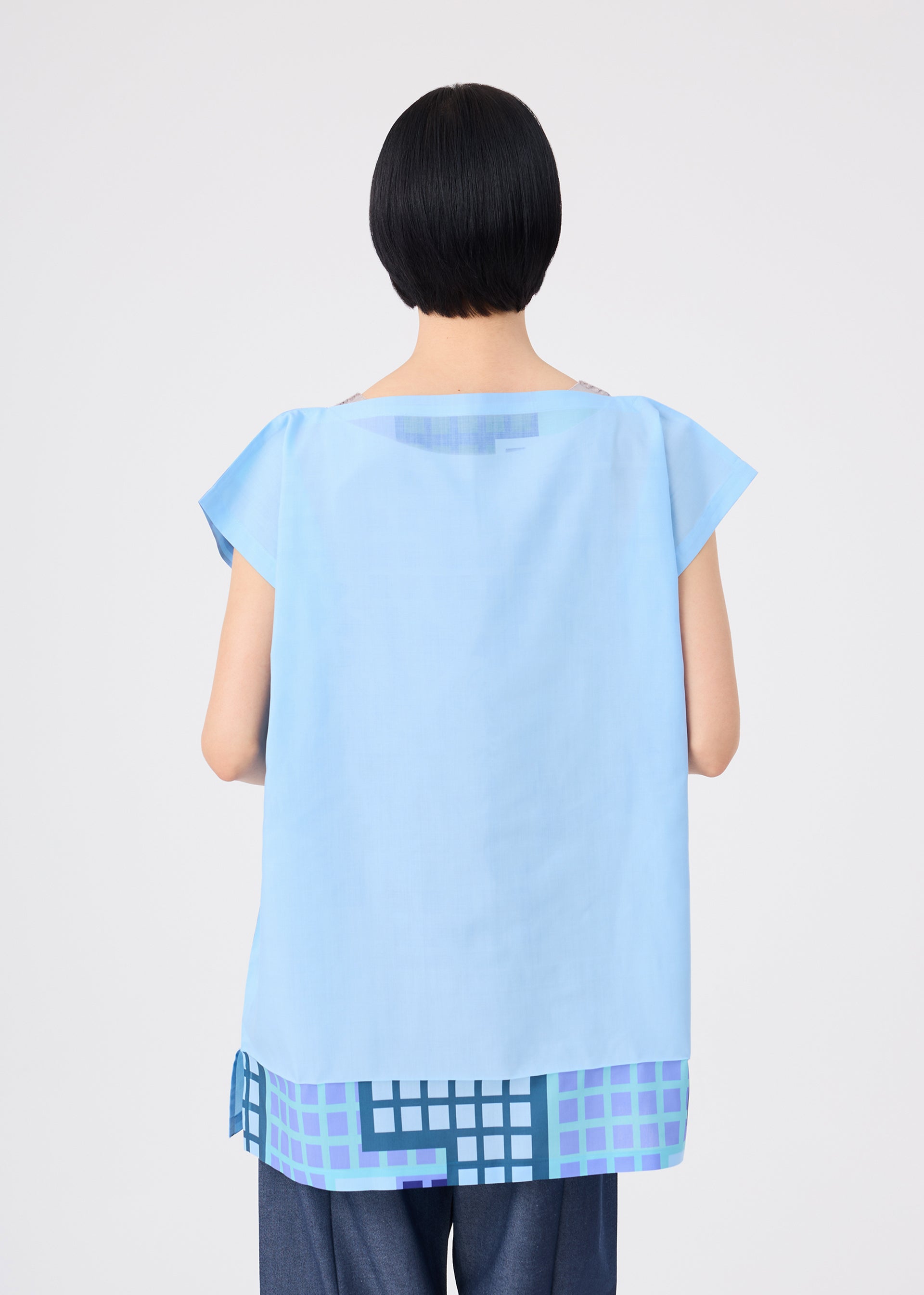 BUILDING PRINT SHIRT、ウィメンズ_トップス_トップ、着用画像2