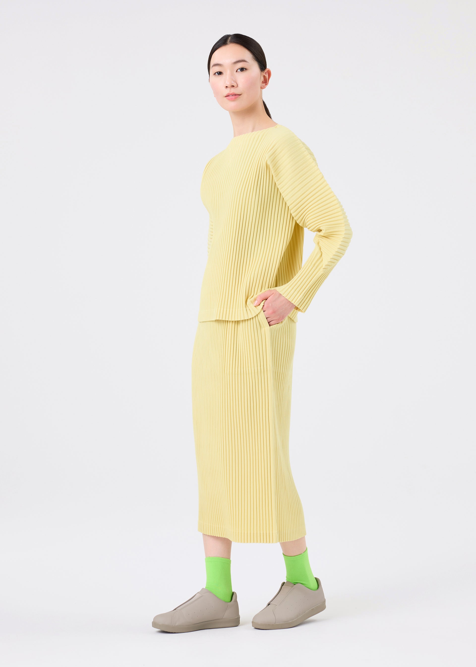 CORDUROY PLEATS – isseymiyake.com