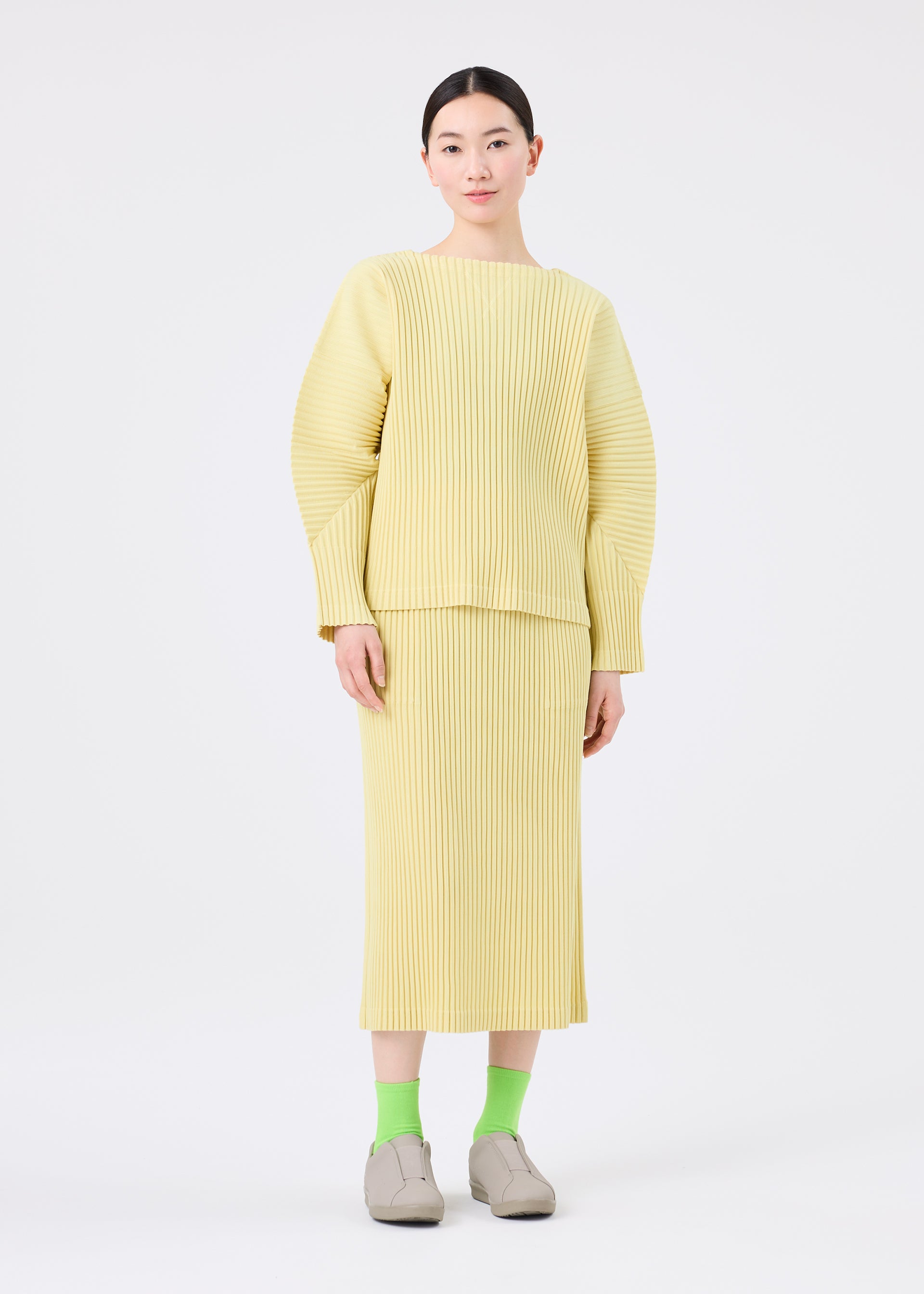 CORDUROY PLEATS – isseymiyake.com