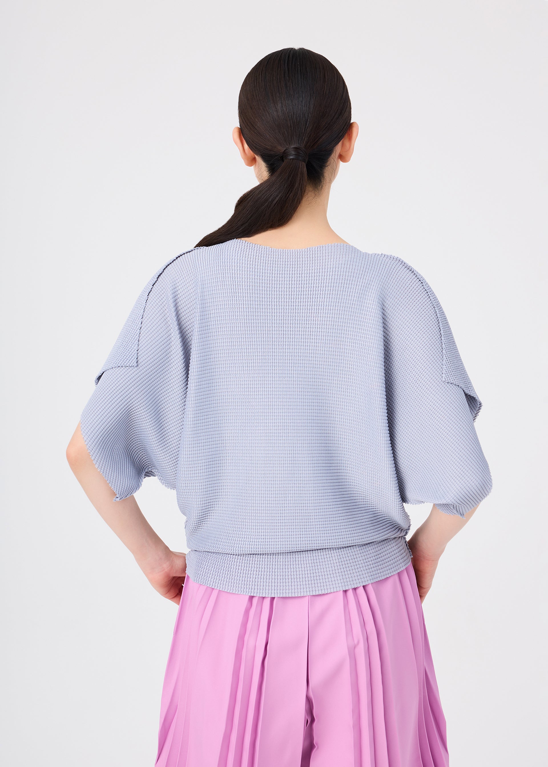 TOWER KNIT STRETCH PLEATS、ウィメンズ_トップス_トップ、着用画像2