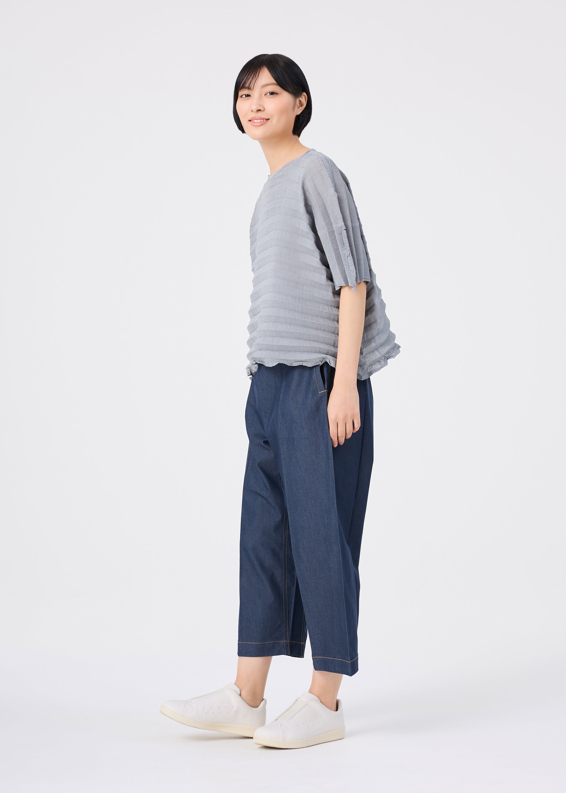 ACCORDION SEE-THROUGH CREPE、ウィメンズ_トップス_トップ、着用画像3