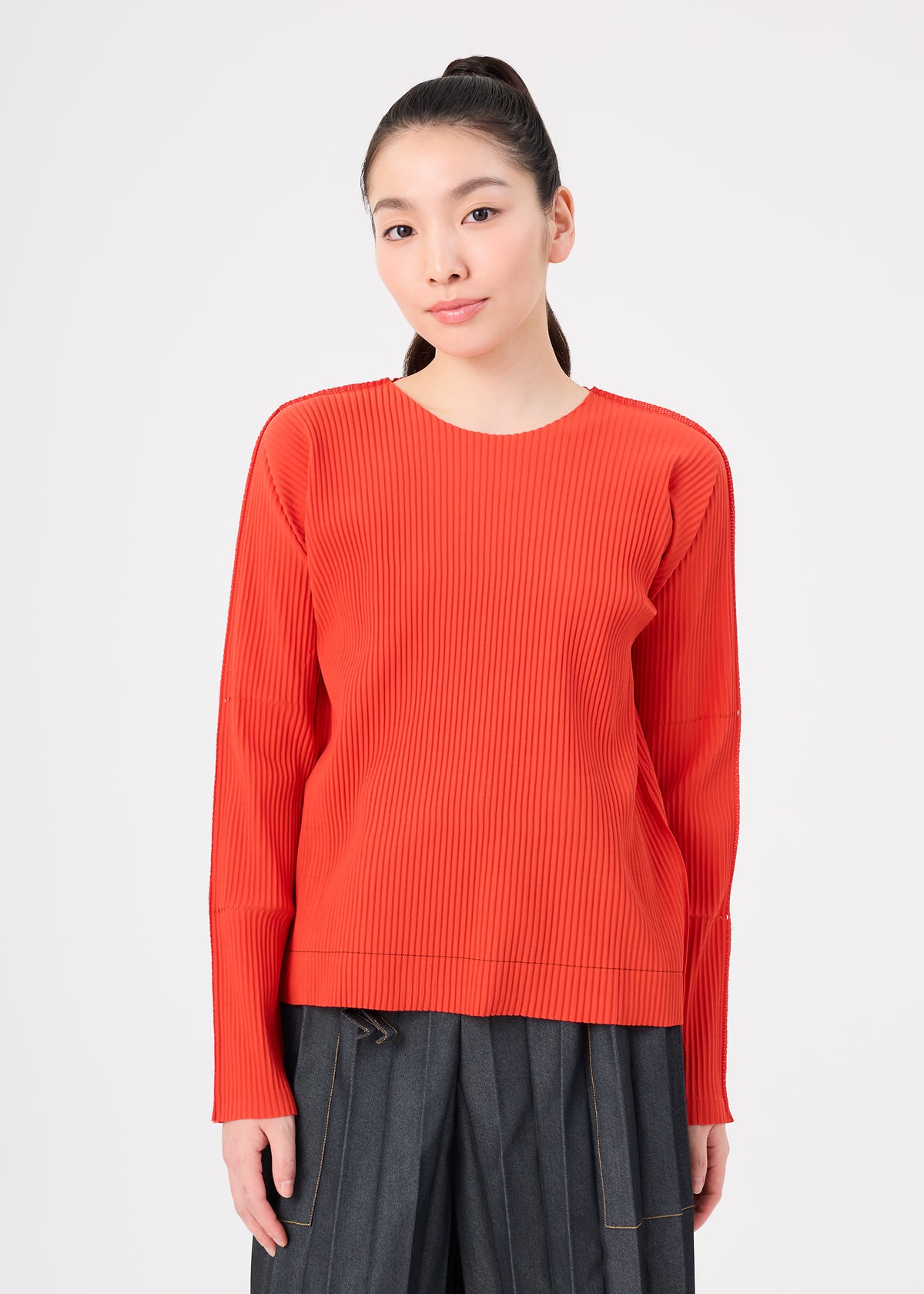 FINE KNIT PLEATS COLOR 2、ウィメンズ_トップス_トップ、着用画像1