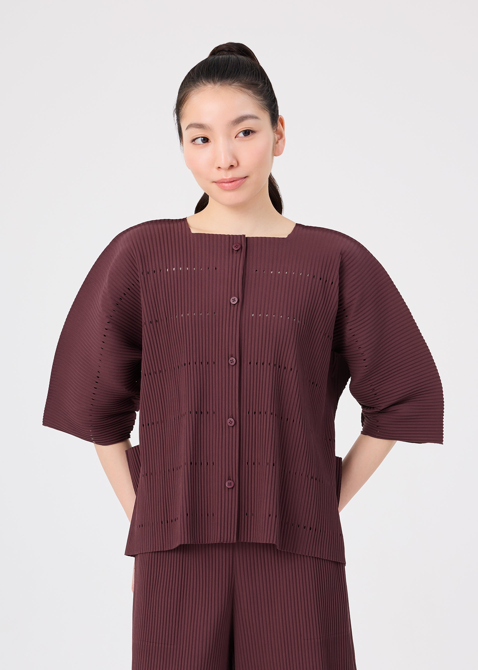 TOWER PLEATS – isseymiyake.com