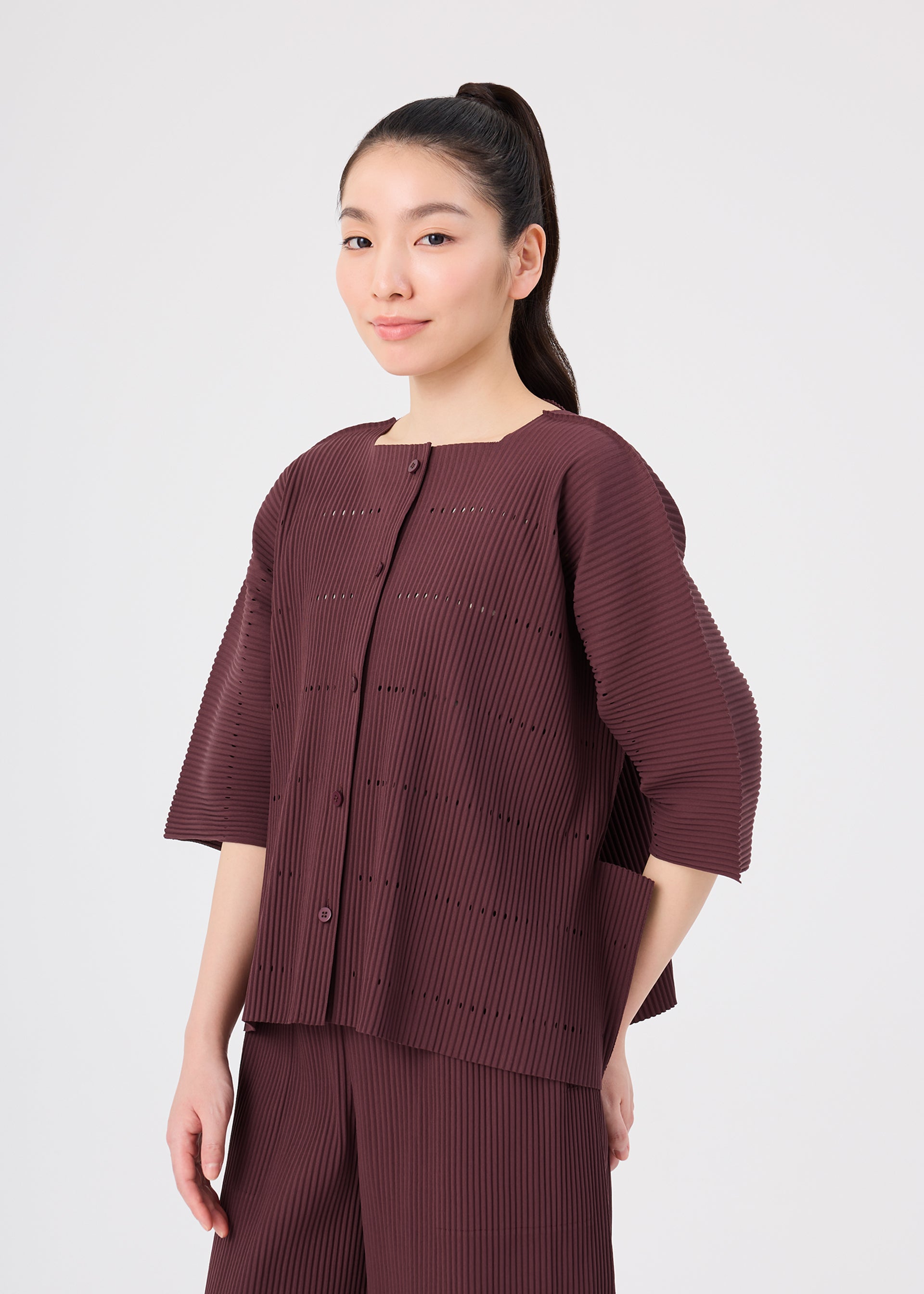 TOWER PLEATS – isseymiyake.com