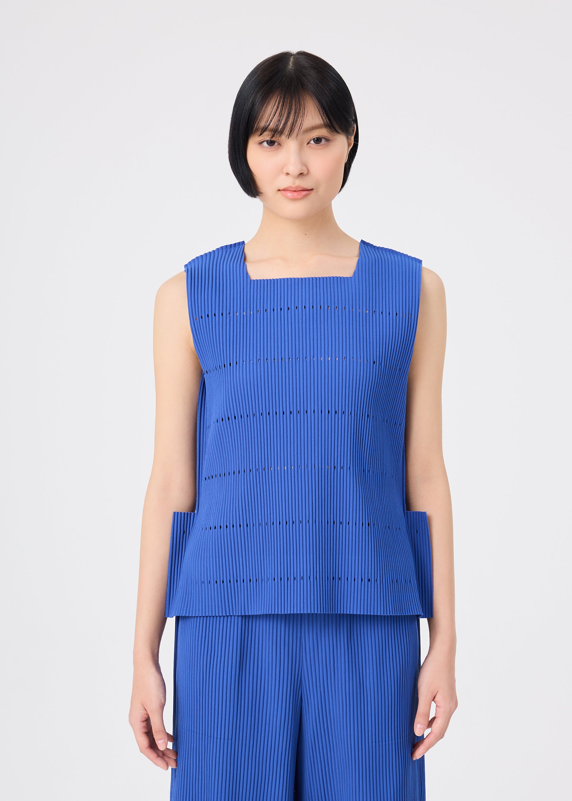 ウィメンズ／トップス／ベスト – isseymiyake.com
