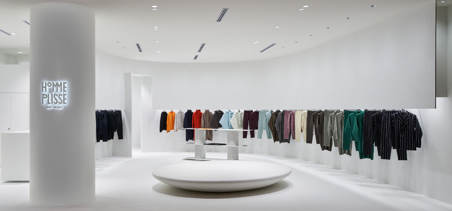 HOMME PLISSÉ ISSEY MIYAKE