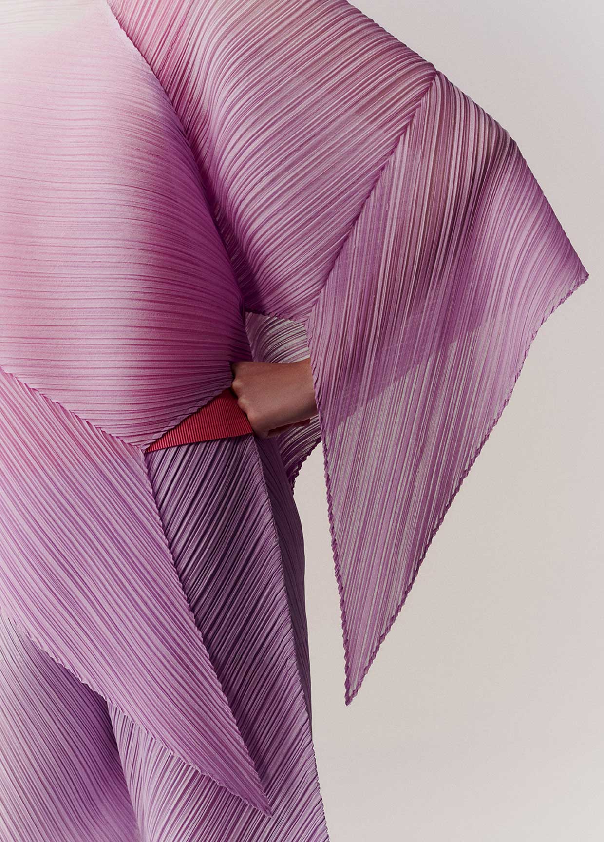 PLEATS PLEASE ISSEY MIYAKE LOOK 05