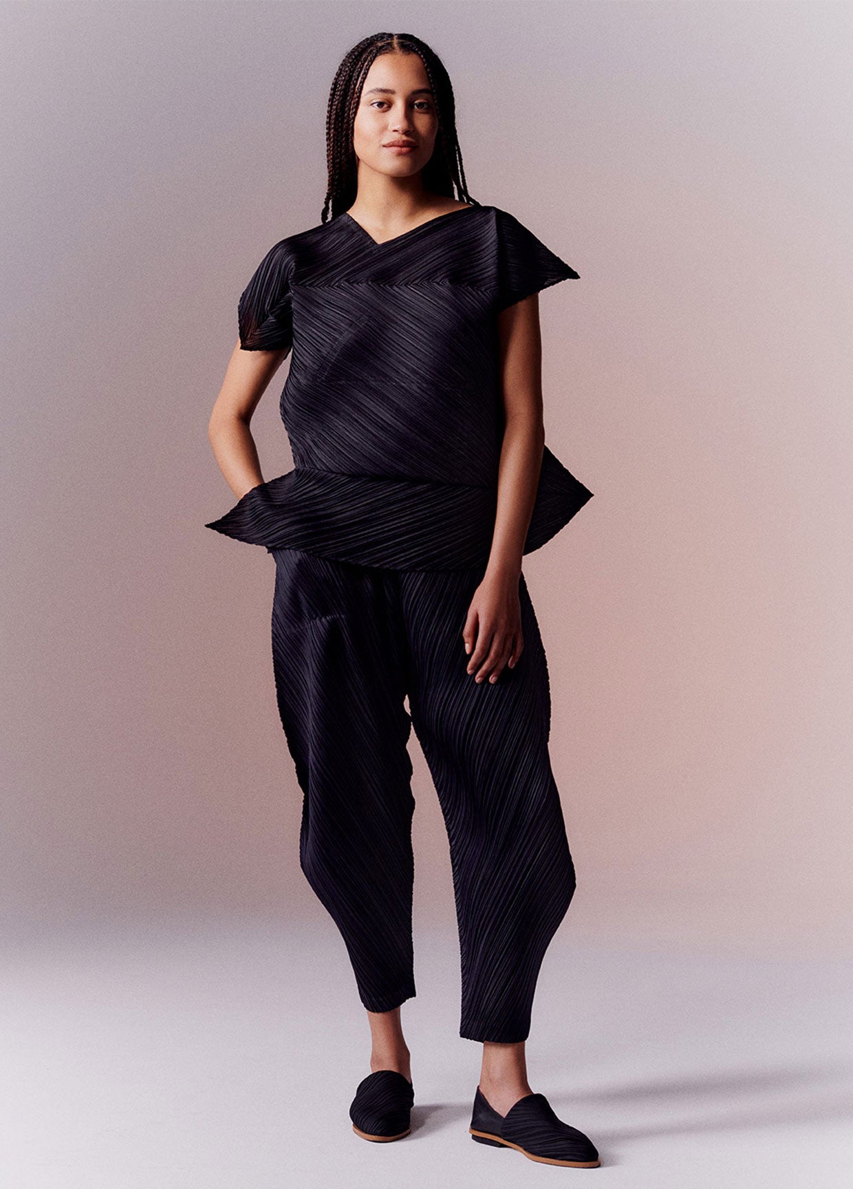 PLEATS PLEASE ISSEY MIYAKE LOOK 01