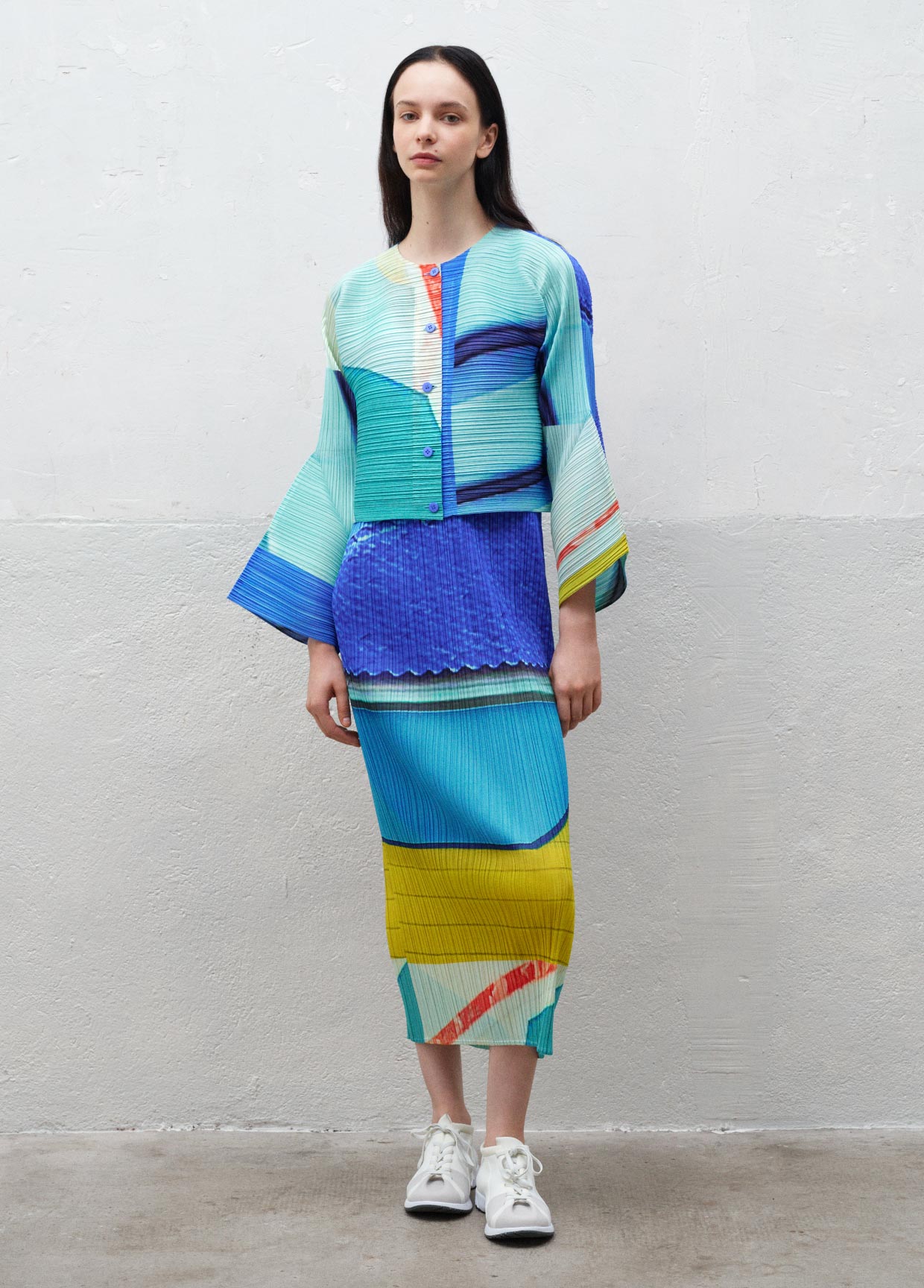 PLEATS PLEASE ISSEY MIYAKE ルック – isseymiyake.com