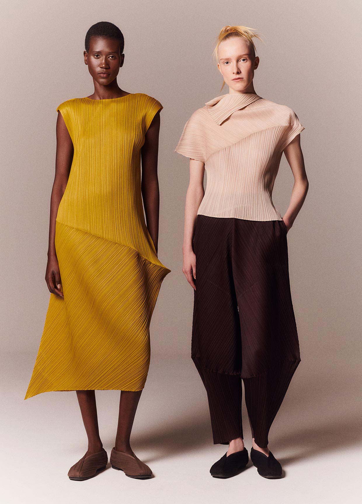 PLEATS PLEASE ISSEY MIYAKE LOOK 38 – isseymiyake.com