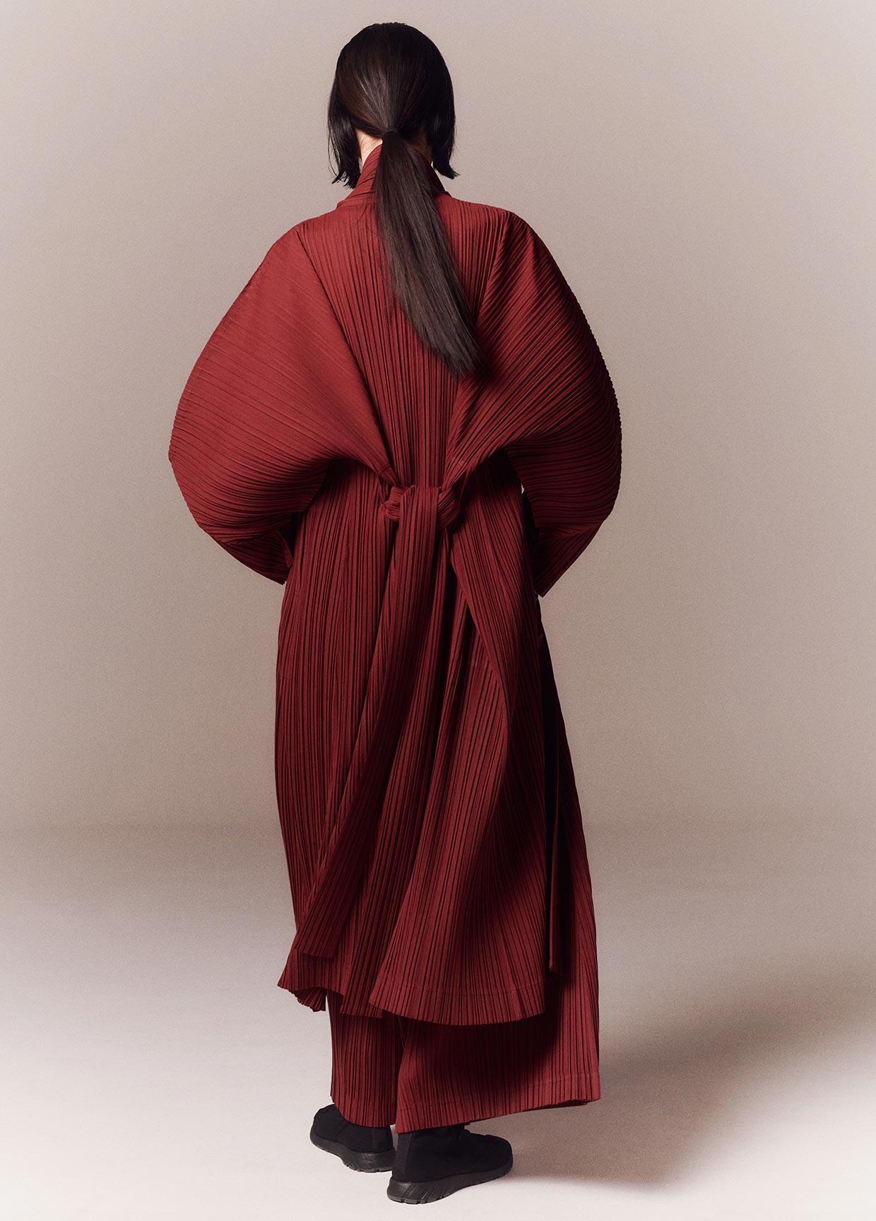 PLEATS PLEASE ISSEY MIYAKE ルック – isseymiyake.com