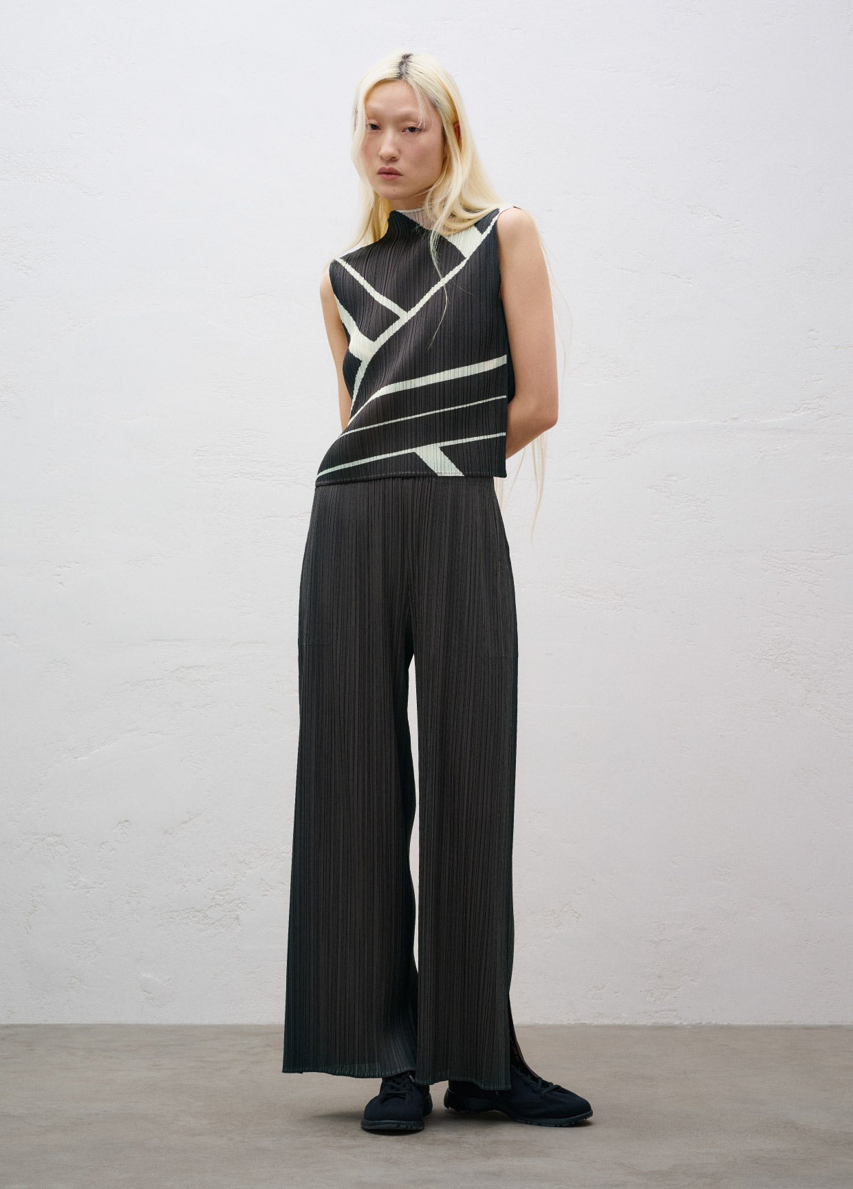 PLEATS PLEASE ISSEY MIYAKE ルック – isseymiyake.com
