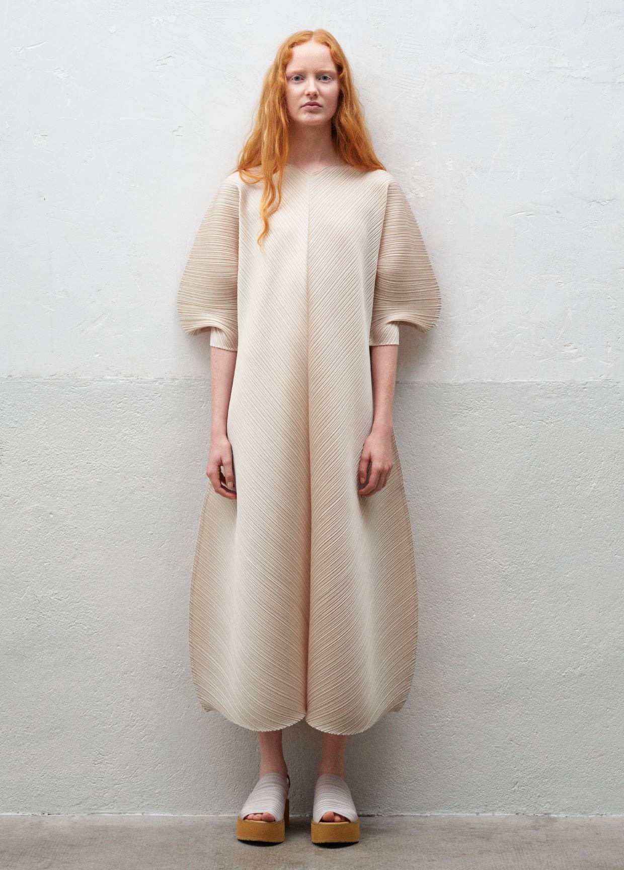 PLEATS PLEASE ISSEY MIYAKE ルック – isseymiyake.com