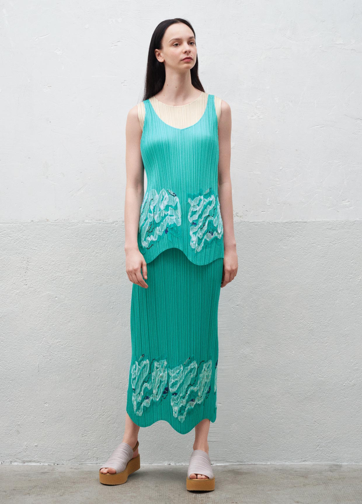 PLEATS PLEASE ISSEY MIYAKE ルック – isseymiyake.com