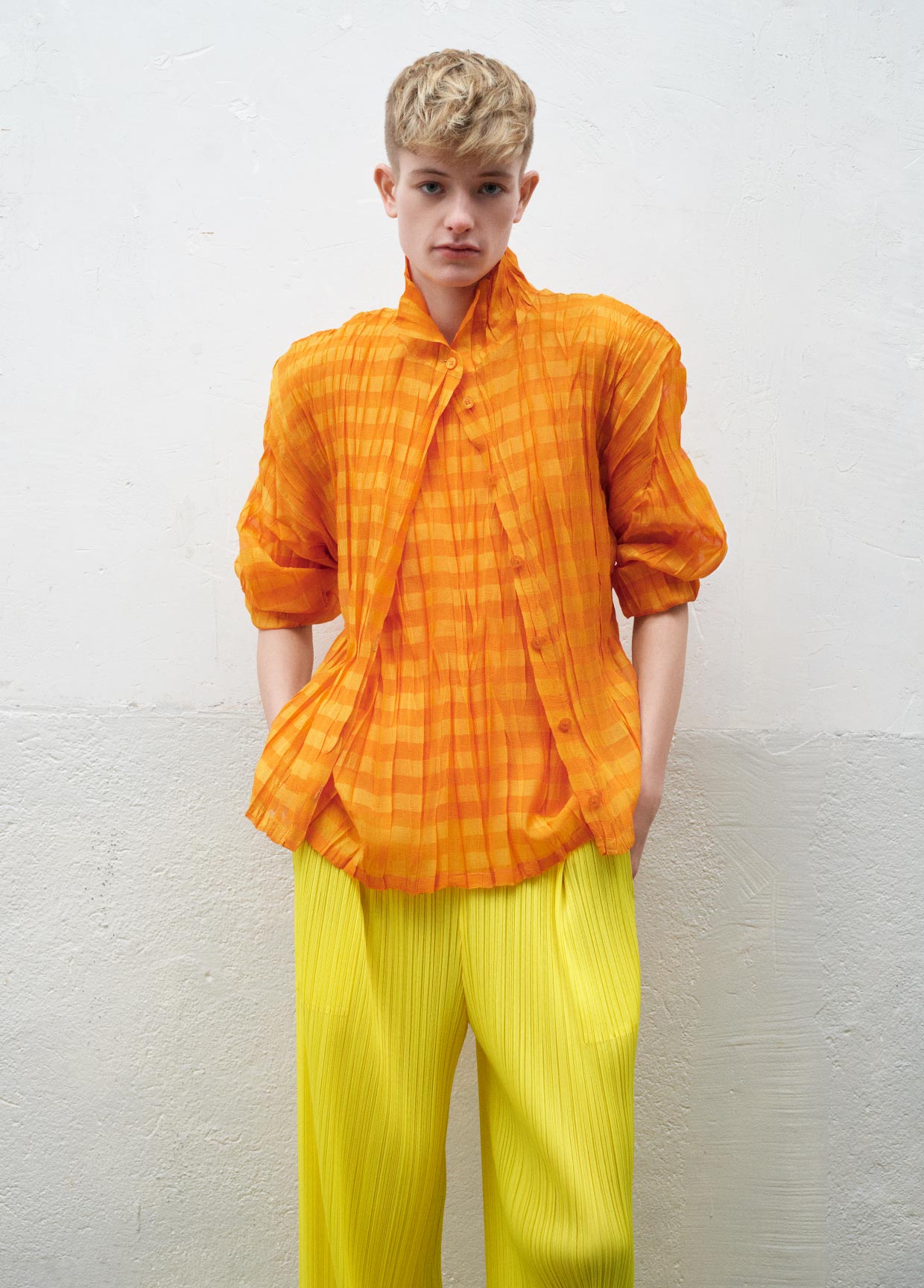 【極美品】PLEATS PLEASE ISSEY MIYAKE オレンジTシャツ PLEATS PLEASE ISSEY MIYAKE（シャツ/ブラウス(半袖/袖なし)）のフリマ