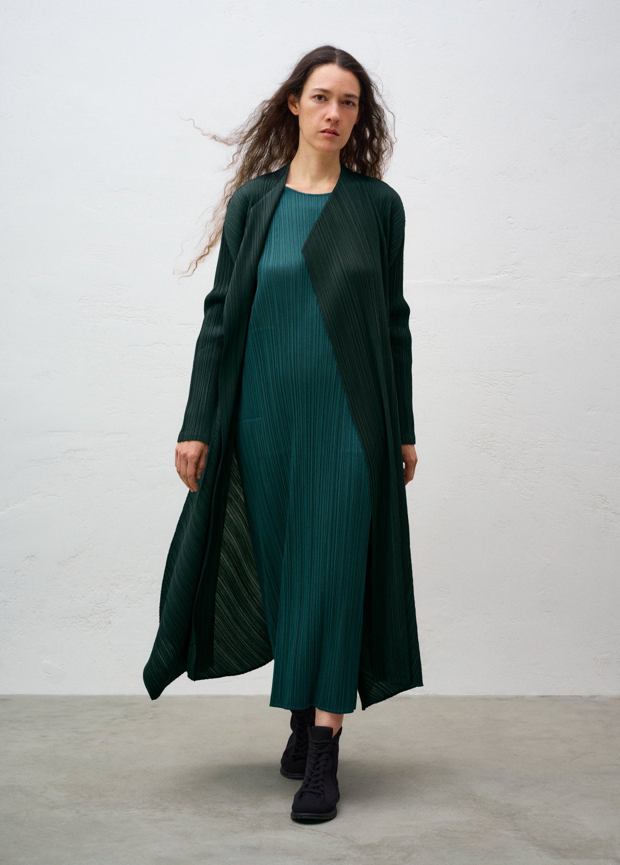 PLEATS PLEASE ISSEY MIYAKE ルック – isseymiyake.com