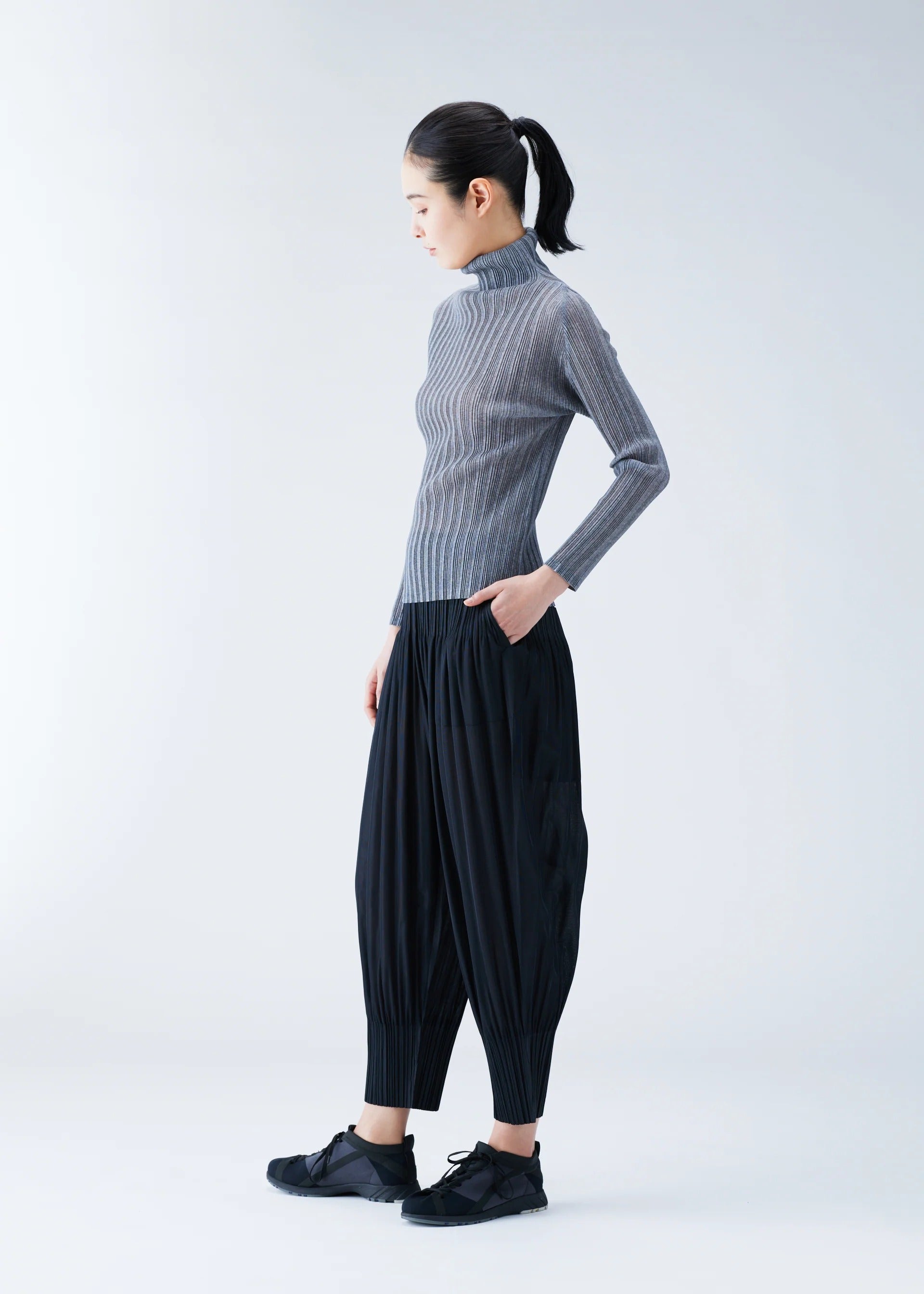 RIB PLEATS BASICS – isseymiyake.com