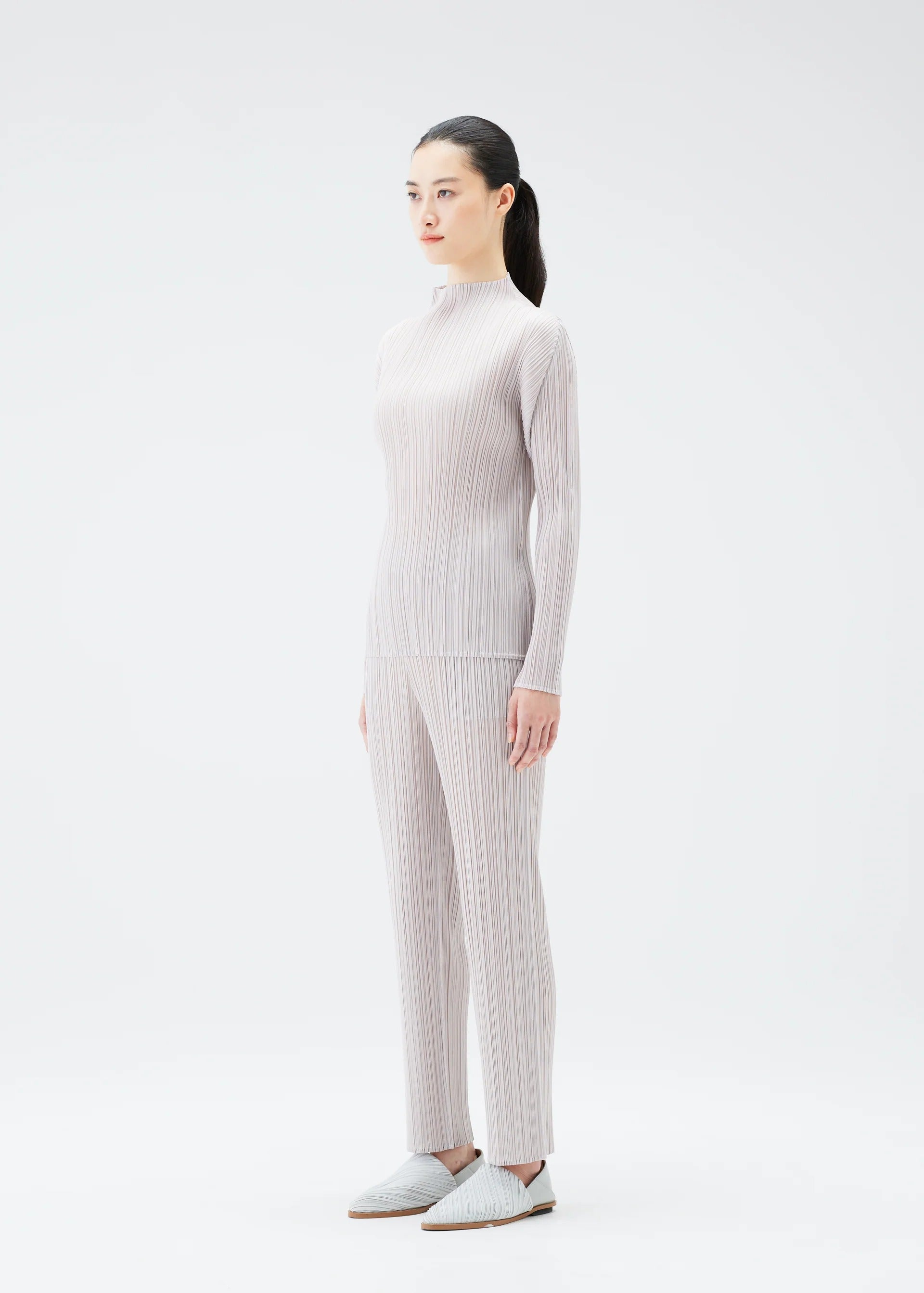 NEW COLORFUL BASICS 4 – isseymiyake.com