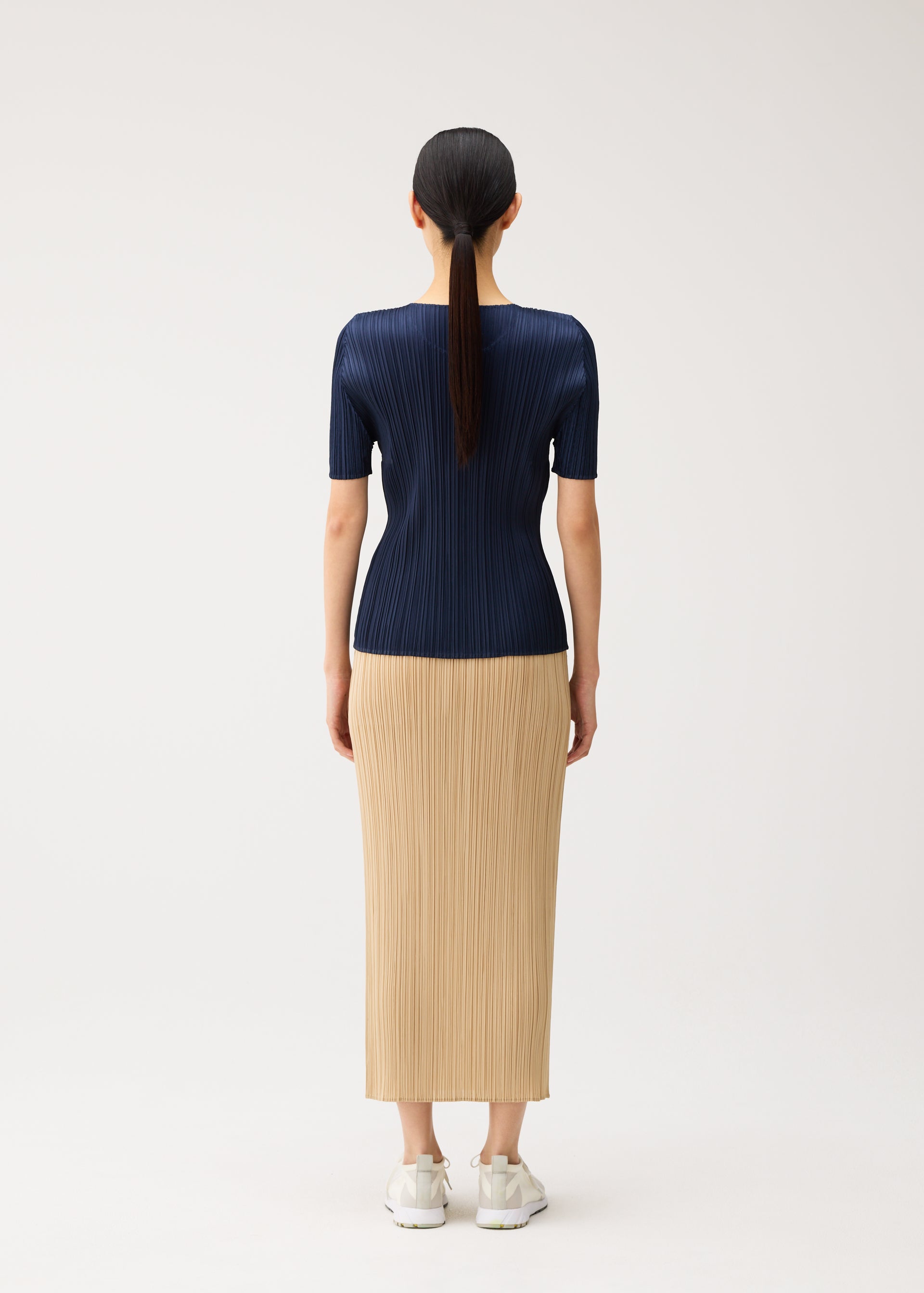 NEW COLORFUL BASICS 5 – isseymiyake.com