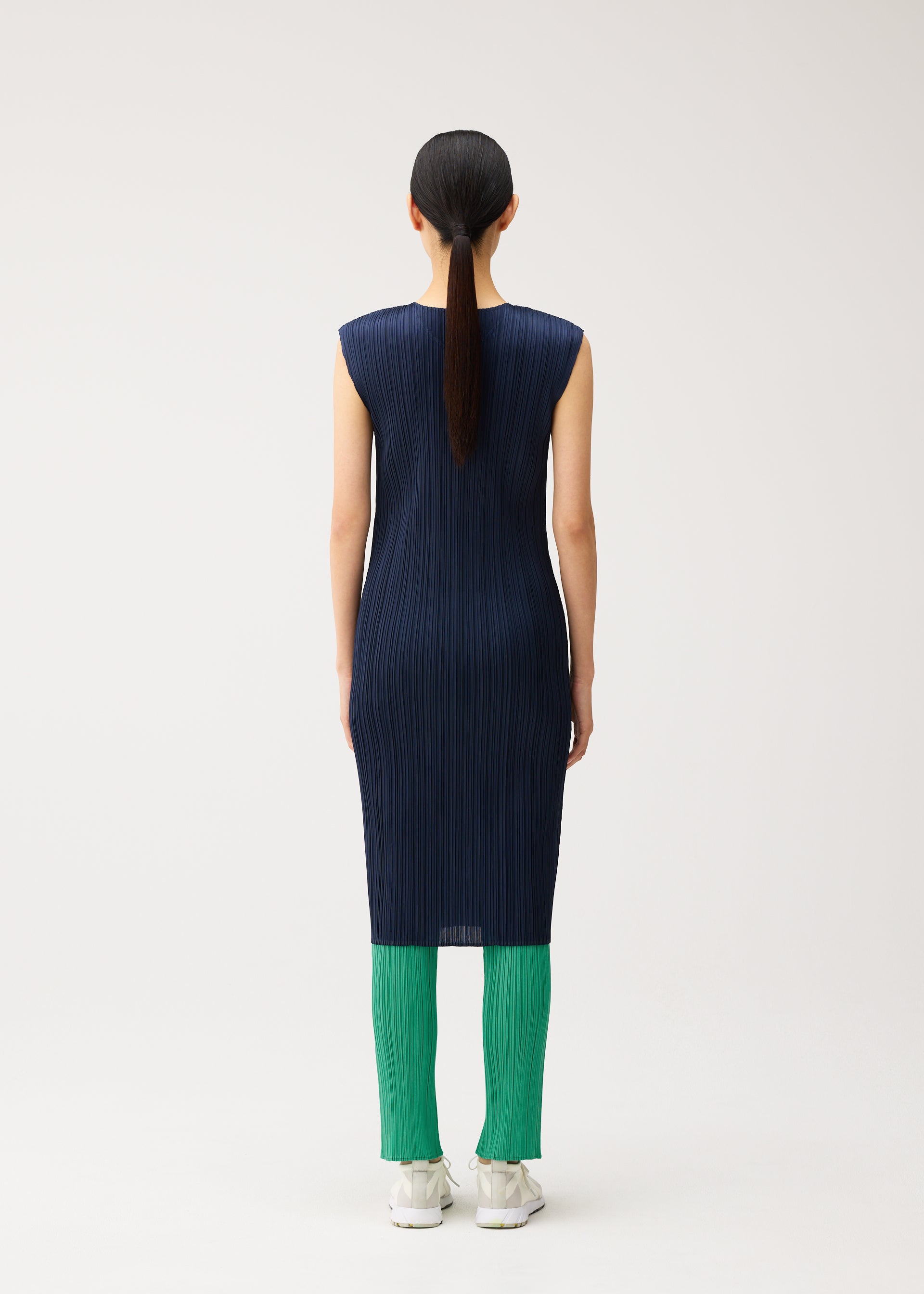 NEW COLORFUL BASICS 4 ネイビー サイズ5 NEW COLORFUL BASICS 5 – isseymiyake.com