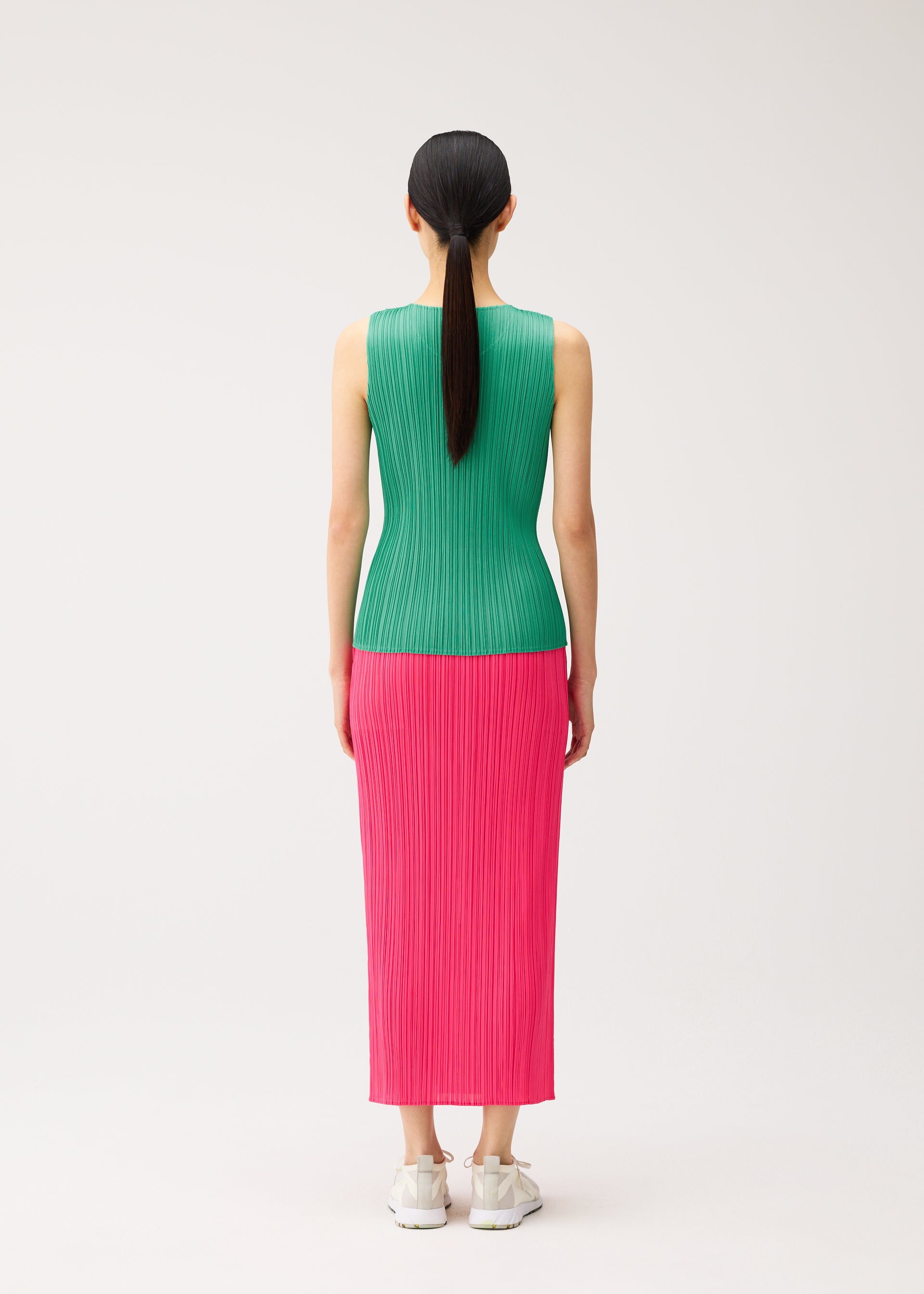 NEW COLORFUL BASICS 5 – isseymiyake.com