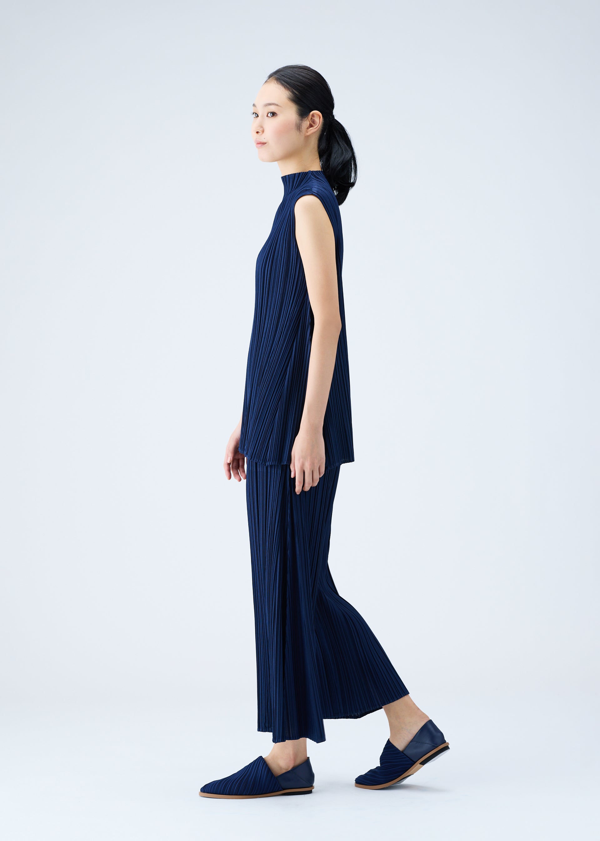 MELLOW PLEATS