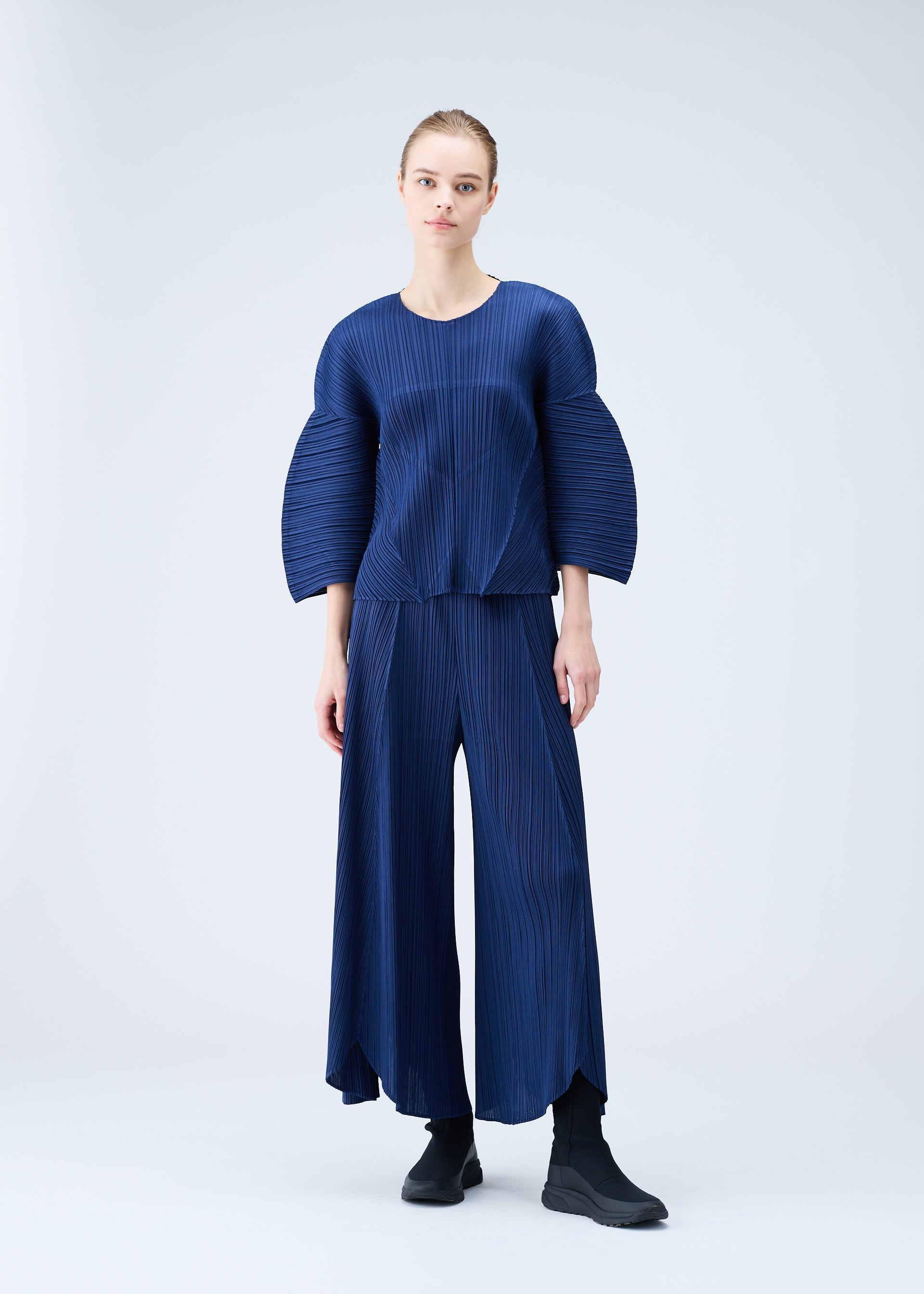 PLEATS PLEASE ISSEY MIYAKE – isseymiyake.com