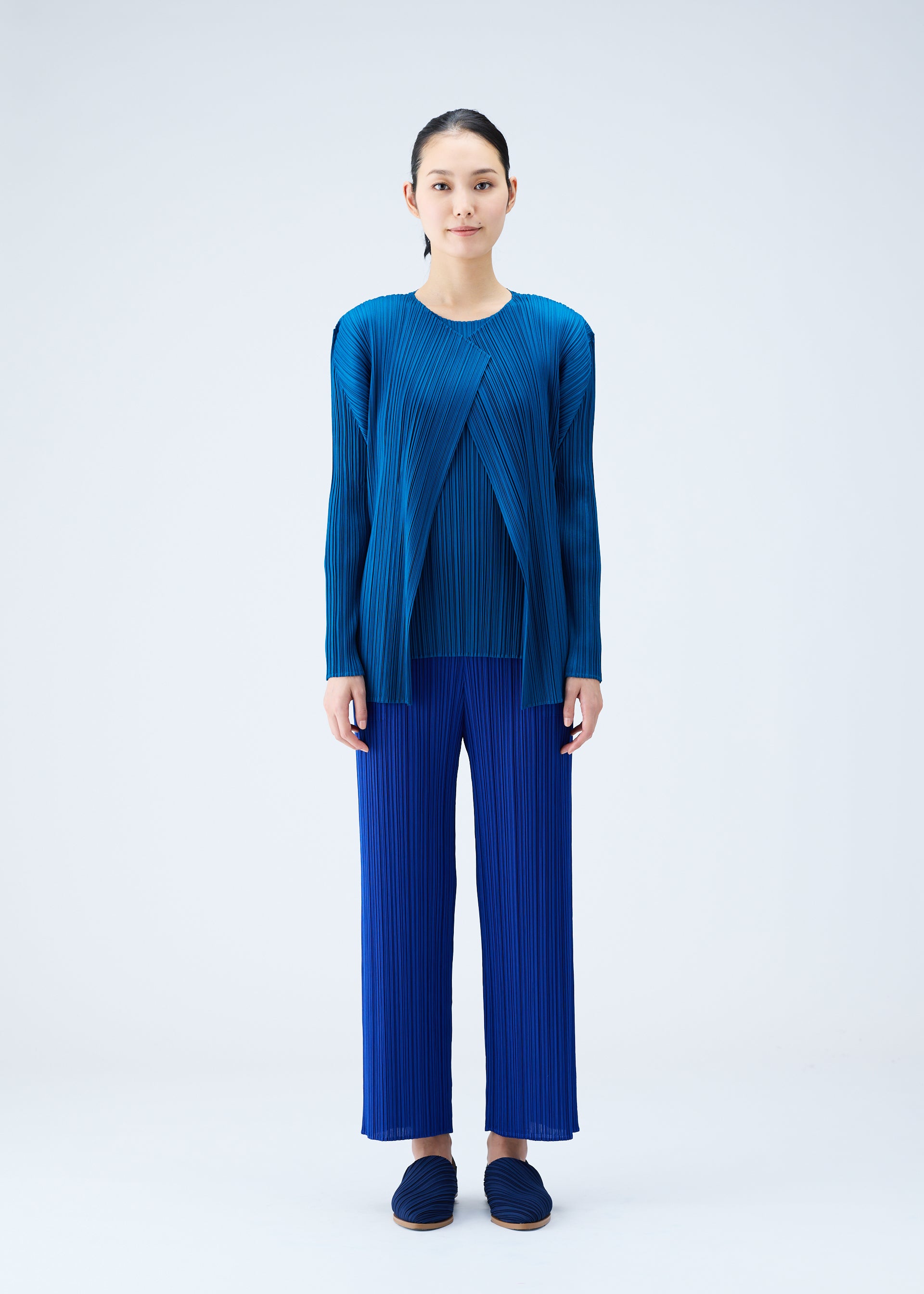 MONTHLY COLORS : AUGUST – isseymiyake.com