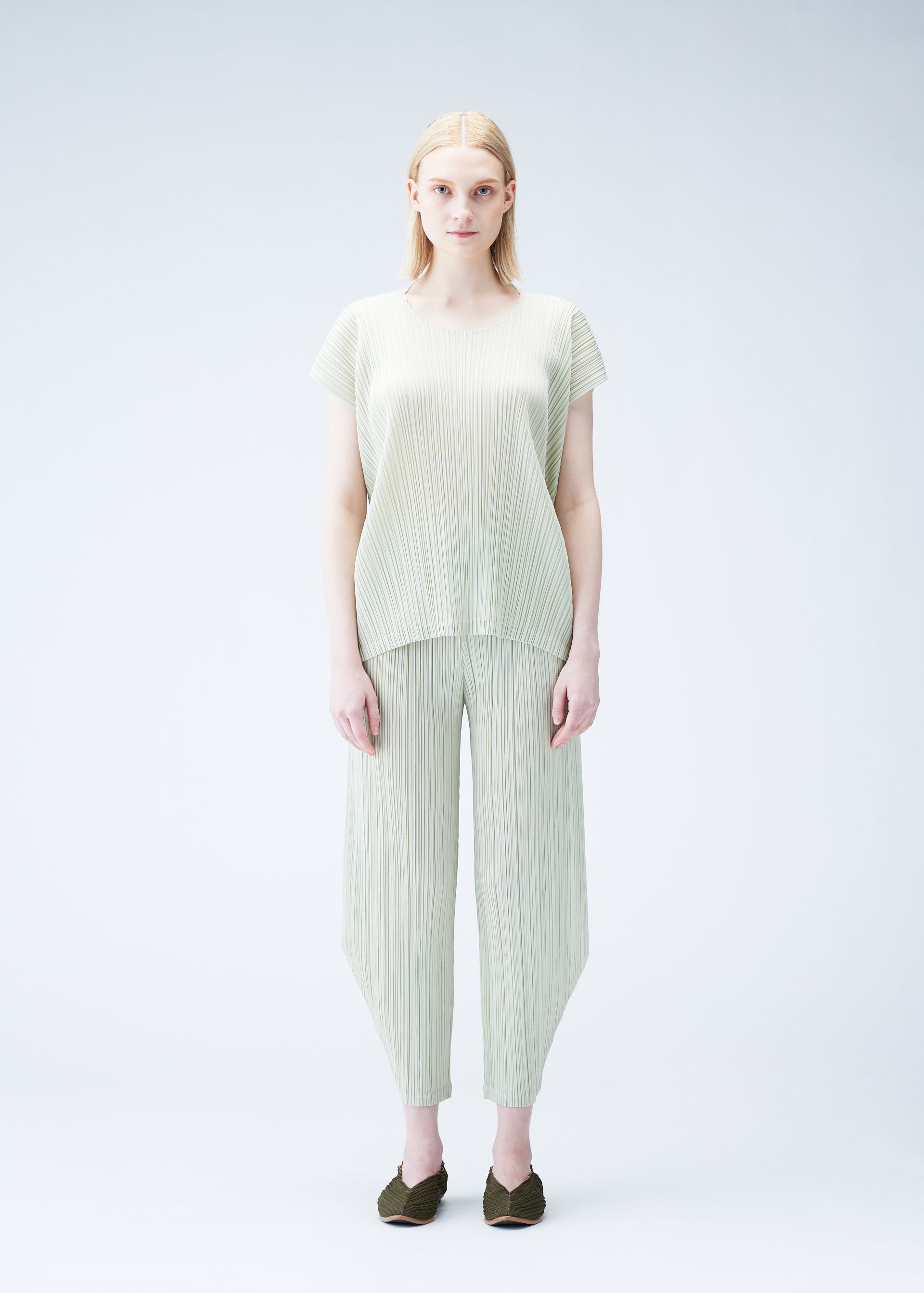 PLEATS PLEASE ISSEY MIYAKE – isseymiyake.com