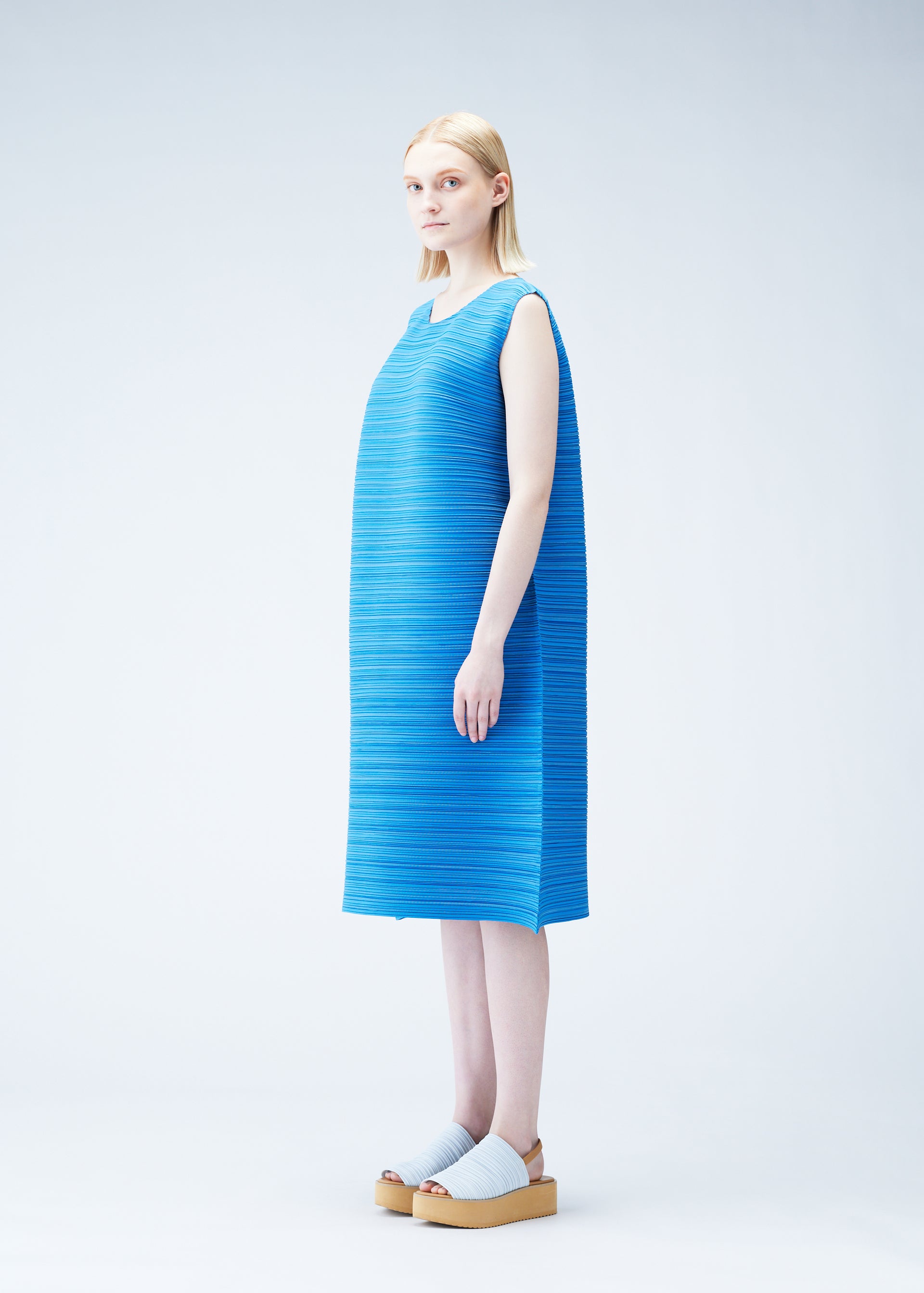 プリーツプリーズ　イッセイミヤケ　SHEER BOUNCE 横プリーツトップス プリーツプリーズイッセイミヤケSHEER BOUNCE 横プリーツトップス