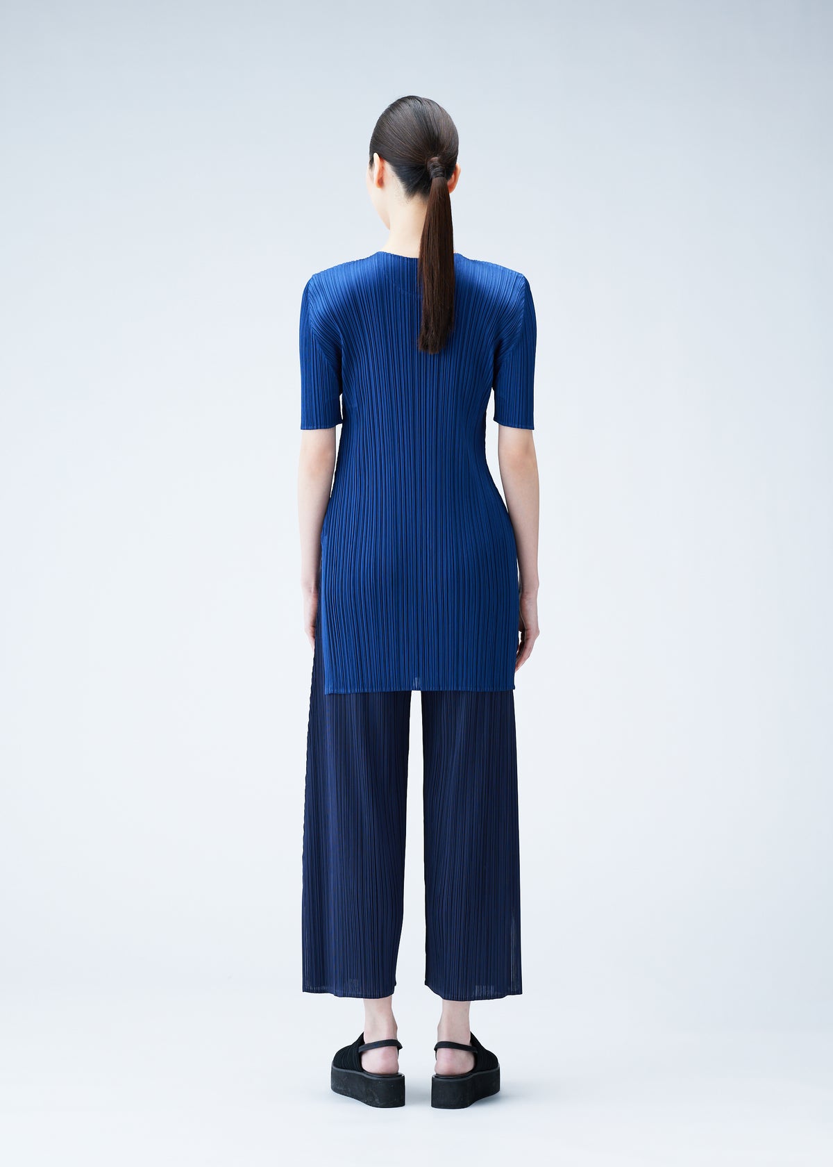 MONTHLY COLORS : JUNE – isseymiyake.com