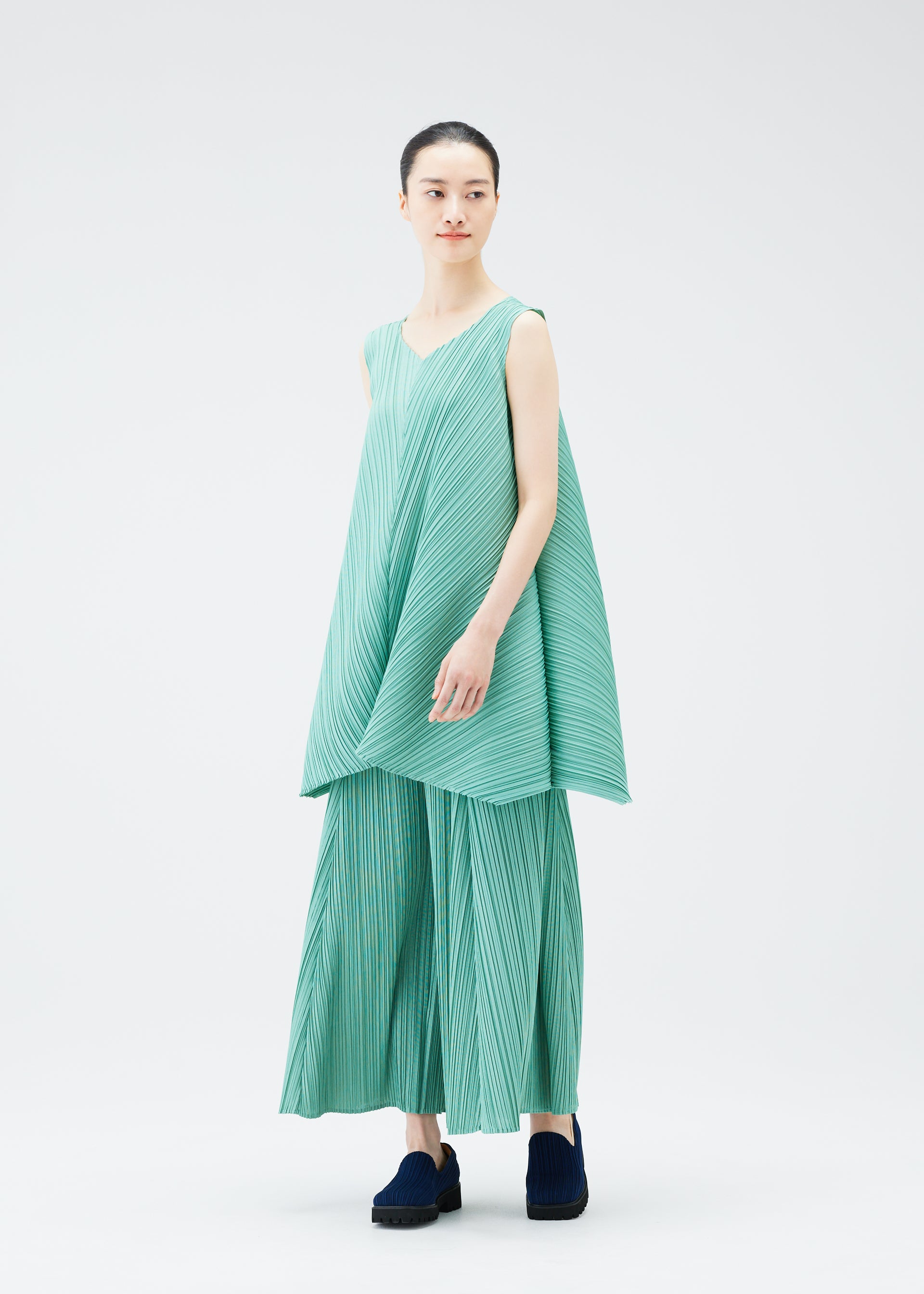 PLEATS PLEASE 幾何学模様 ノースリーブチュニック　サイズ4 PLEATS PLEASE 幾何学模様 ノースリーブチュニックサイズ4
