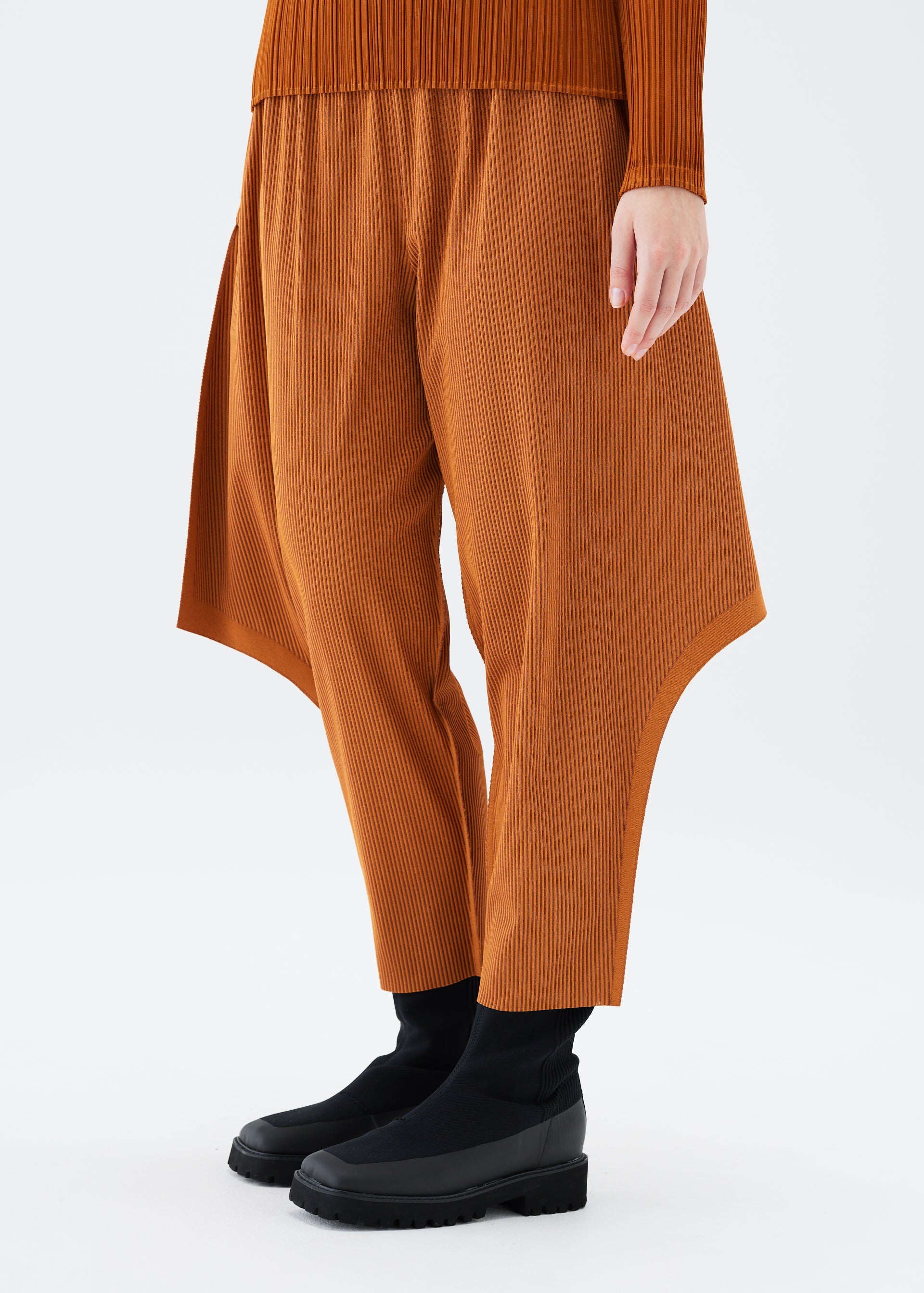A-POC BOTTOMS – isseymiyake.com