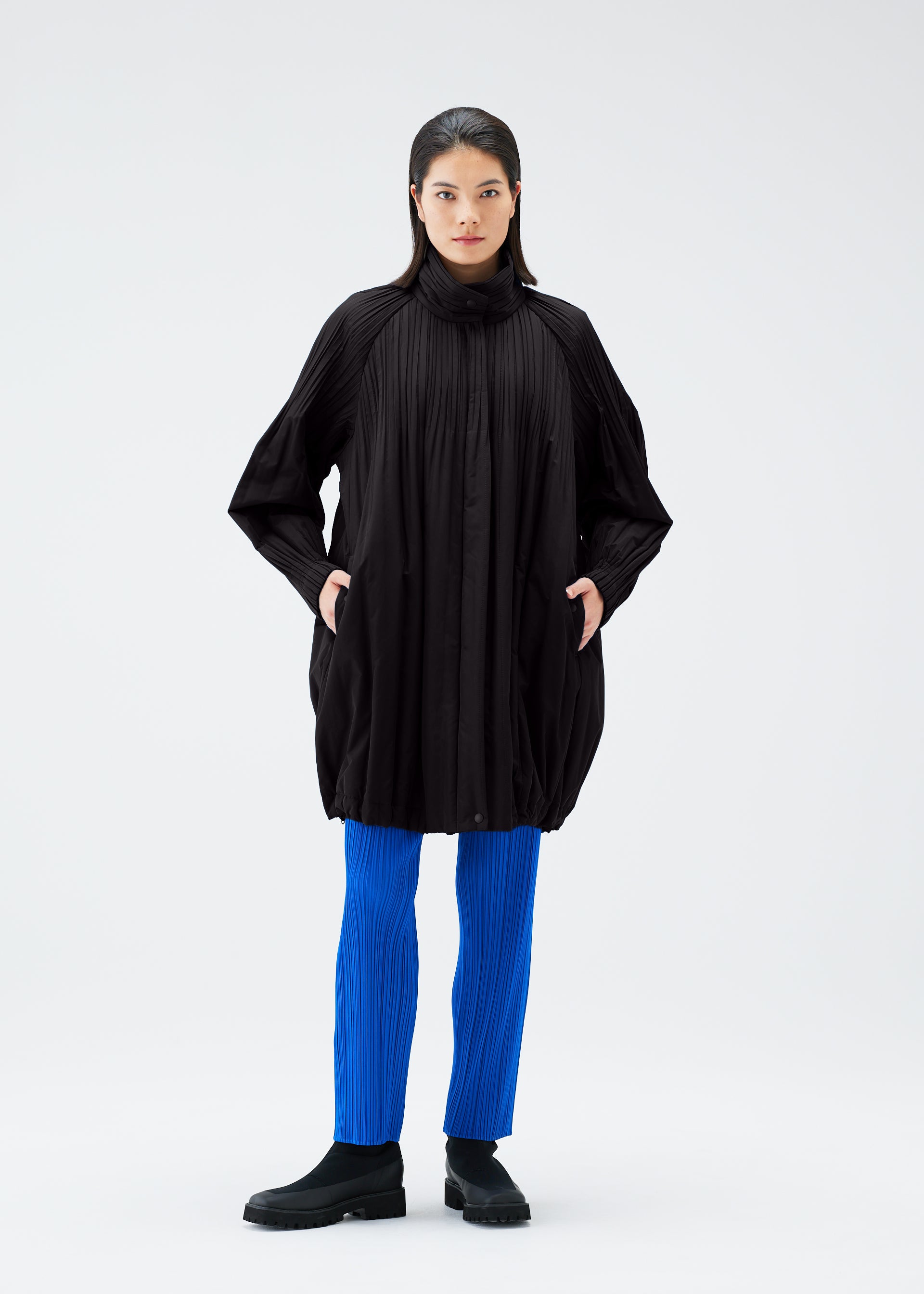 PADDED PLEATS COAT – isseymiyake.com