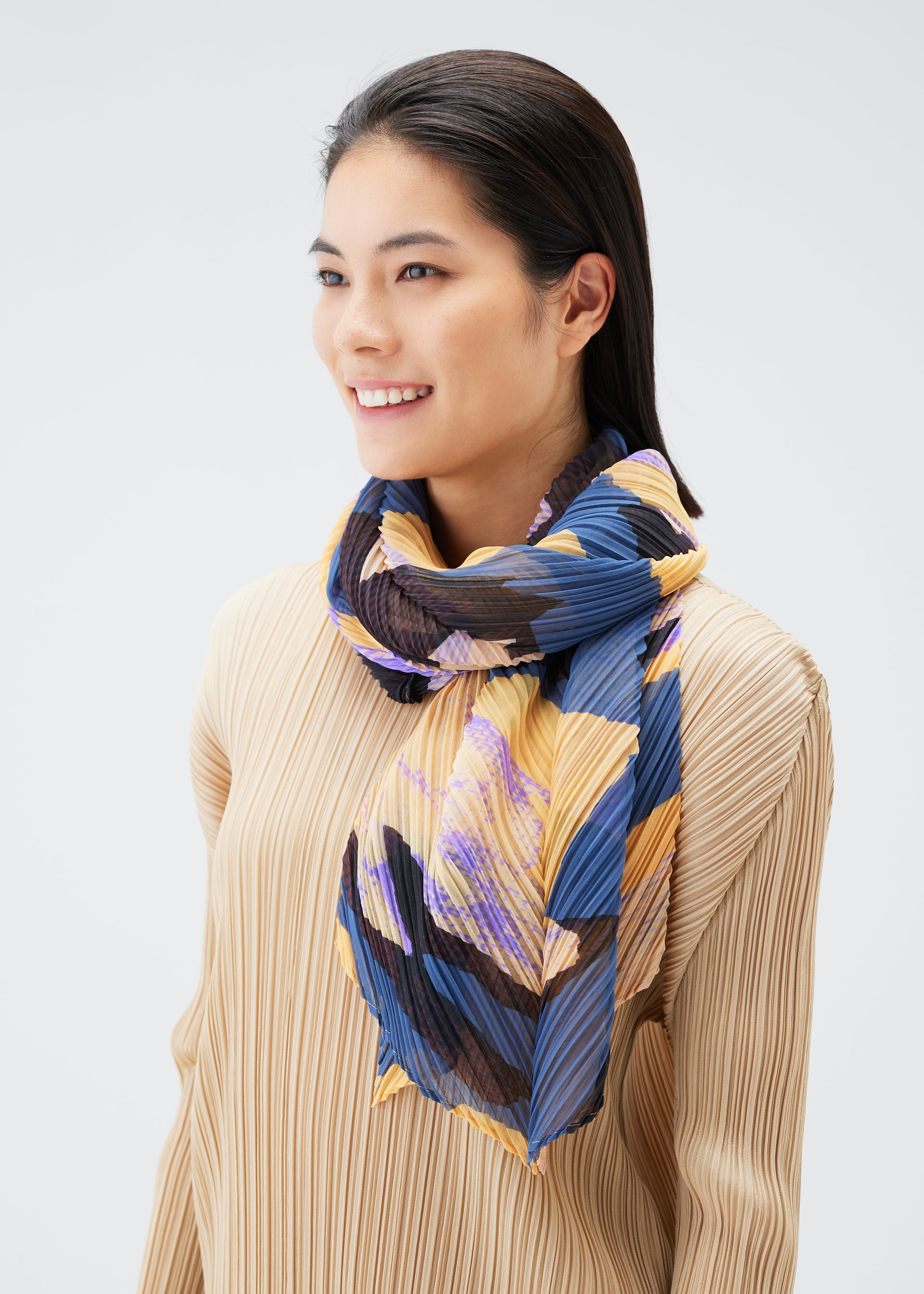 METEORITE SCARF – isseymiyake.com